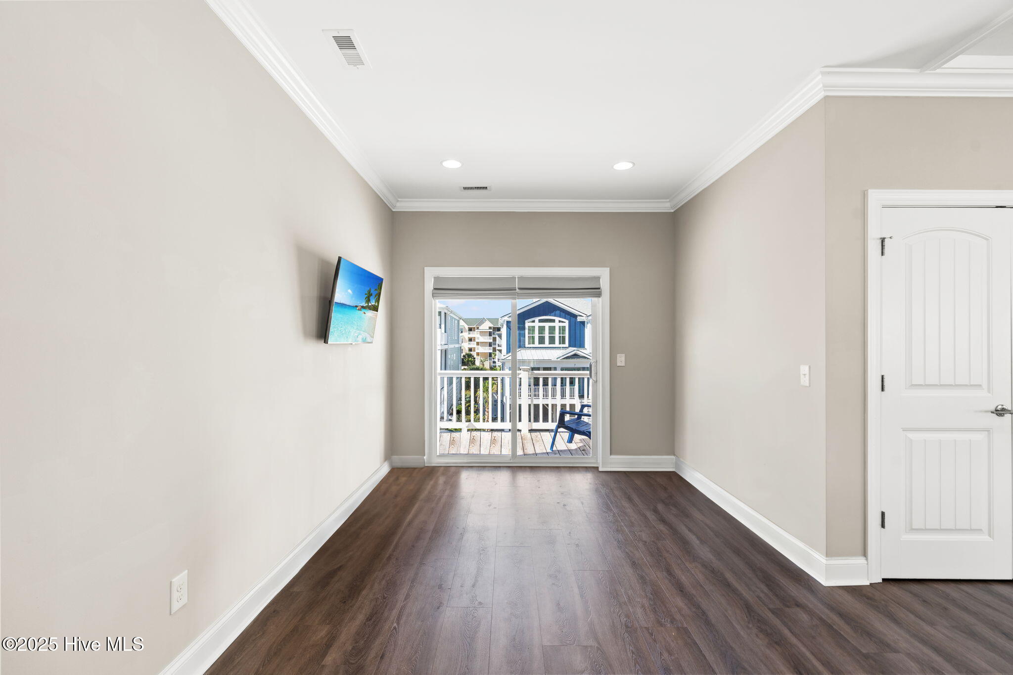 100535074 | Photo 10