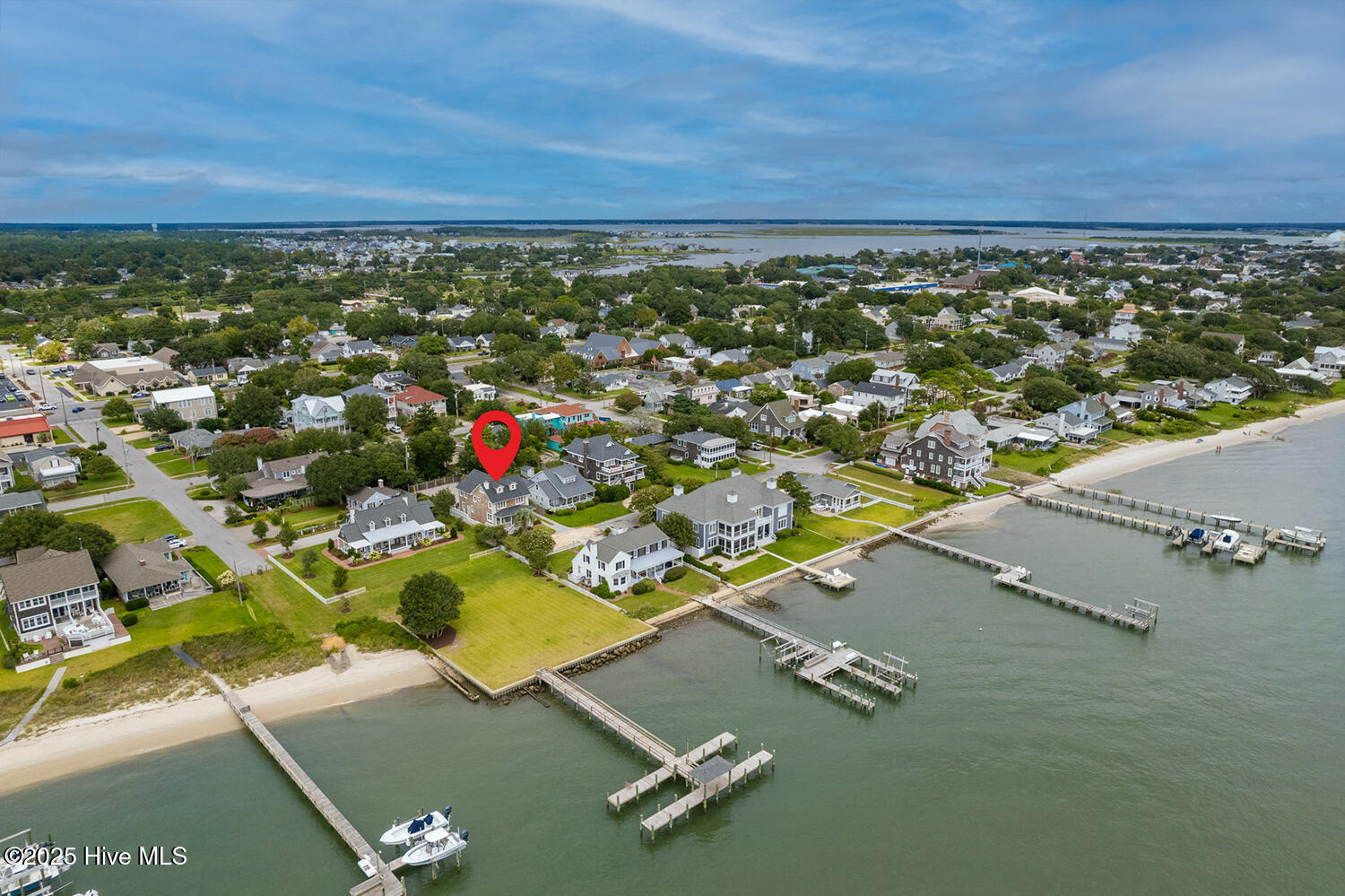 Prime location to downtown Morehead City