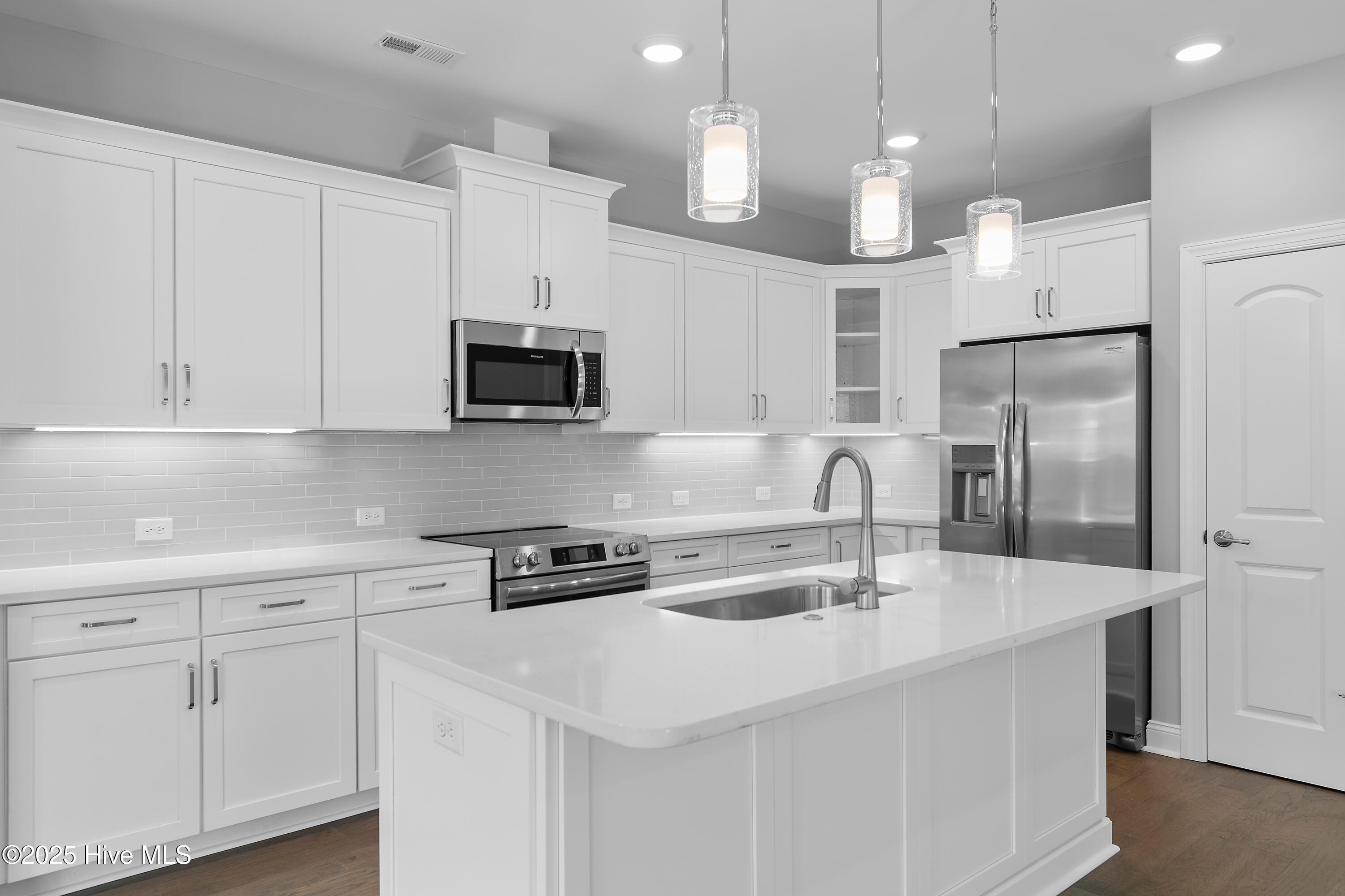 100511679 | Photo 14