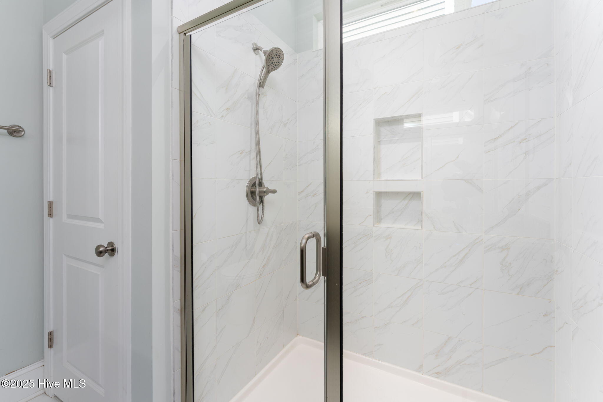 100530499 | Photo 17