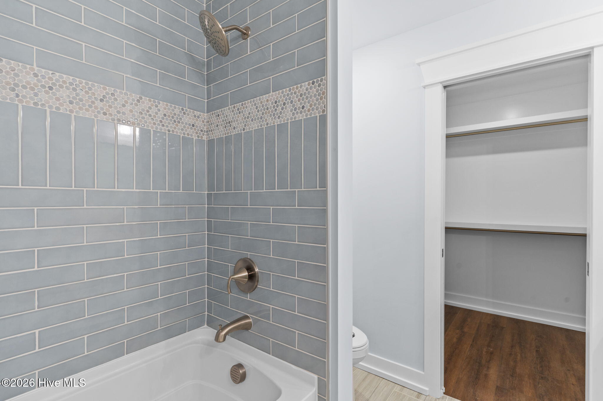 100527921 | Photo 31