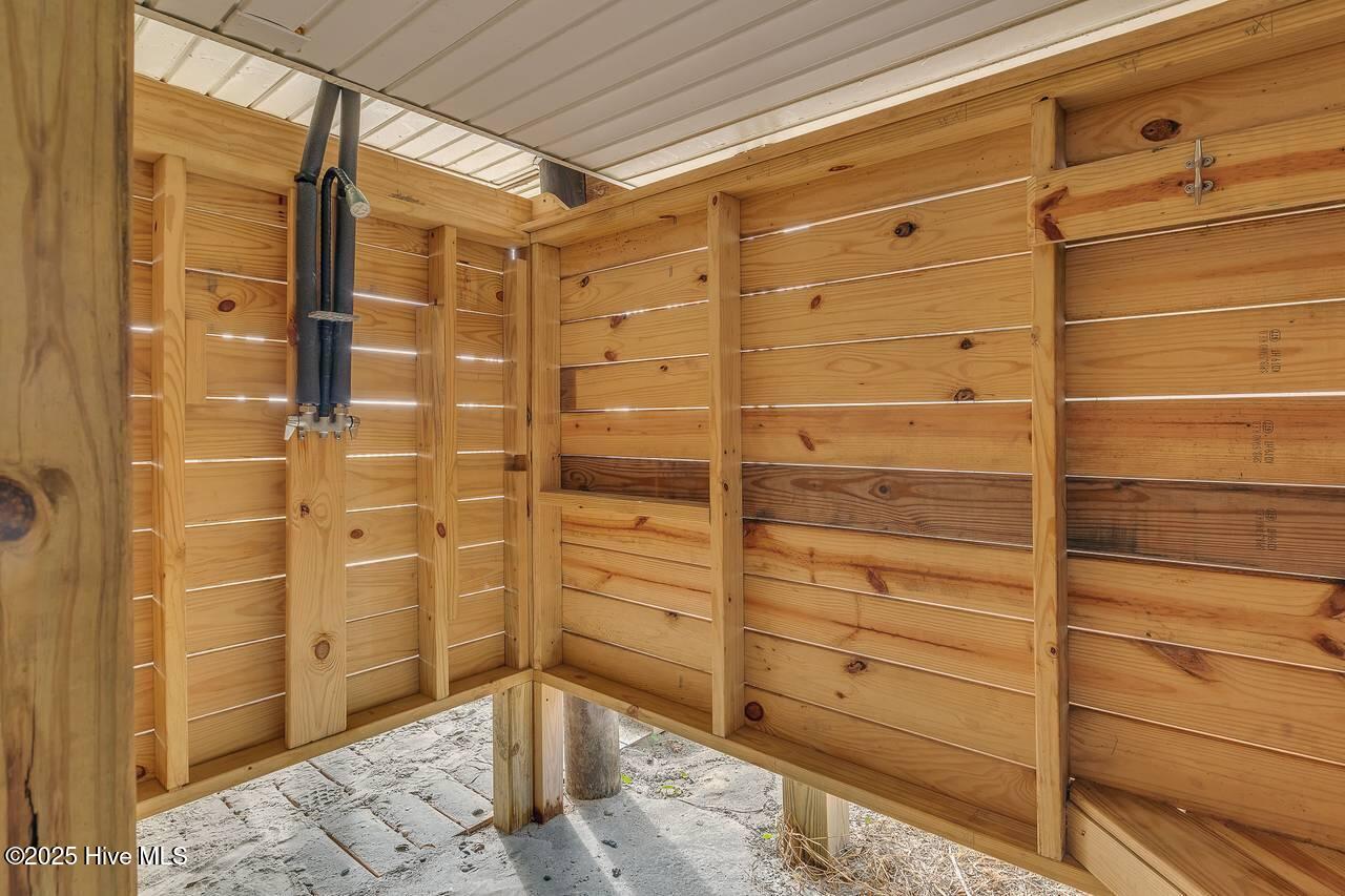 100550375 | Photo 44