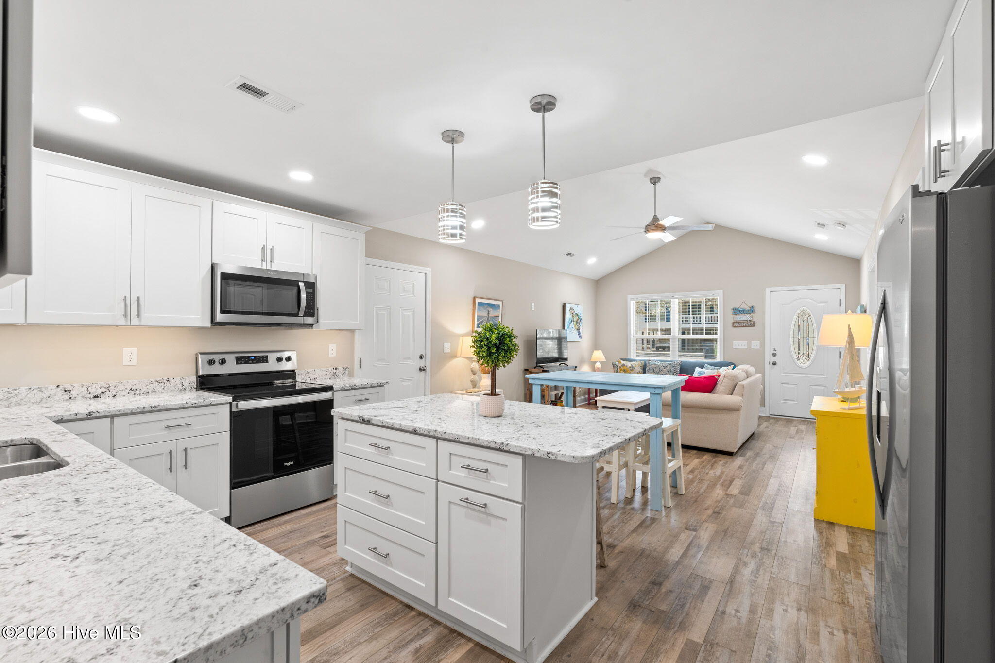 100564601 | Photo 12