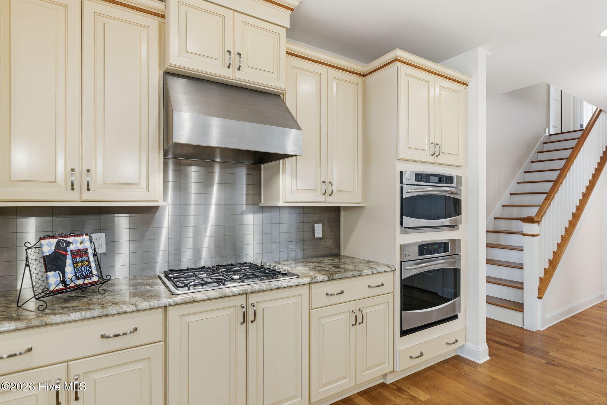 100553774 | Photo 22