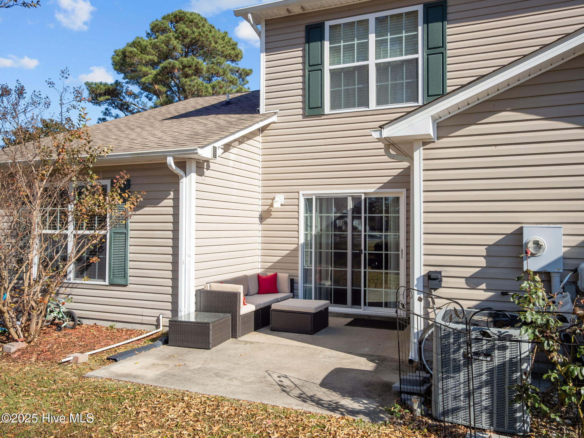 100542143 | Photo 34