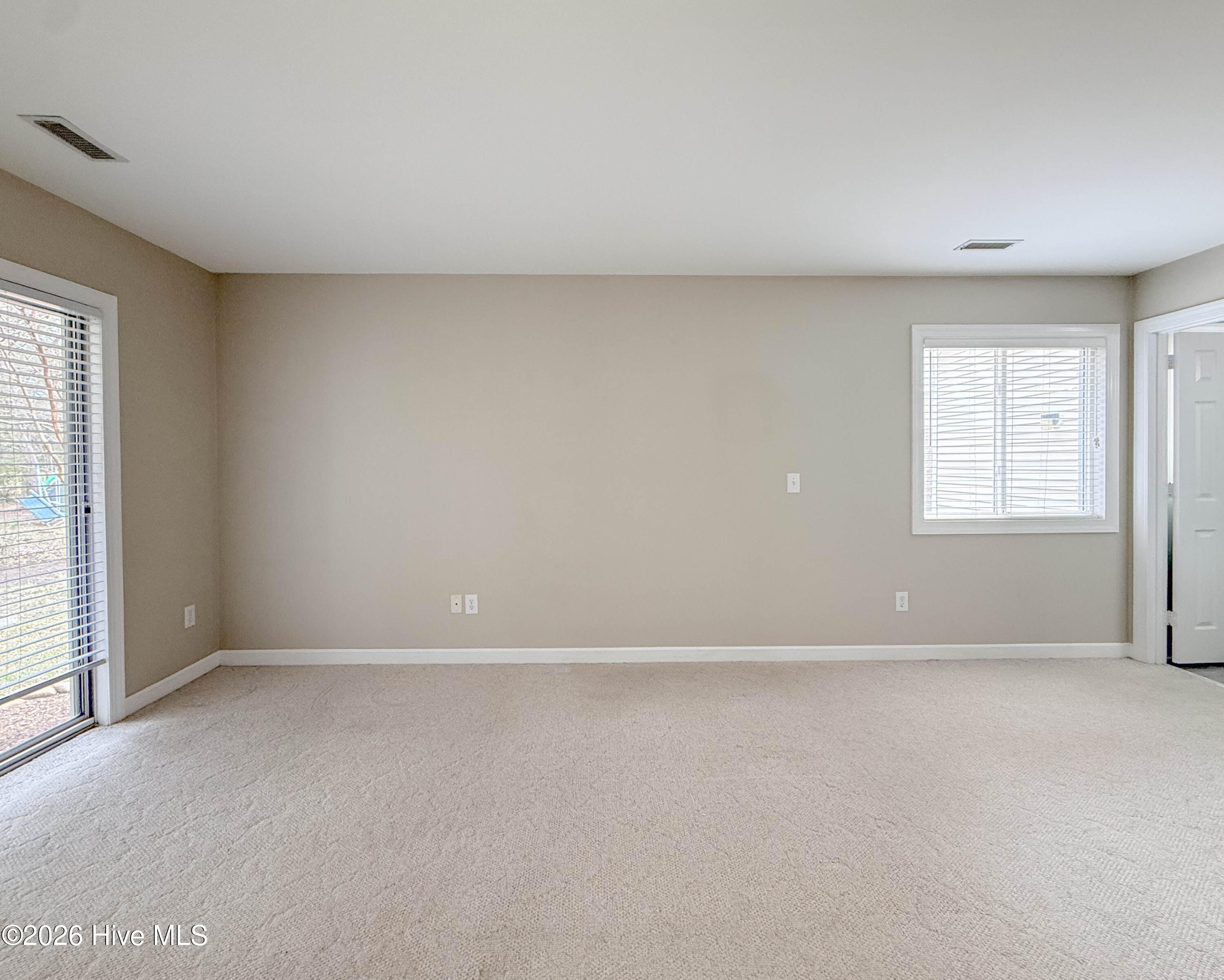 100562741 | Photo 28