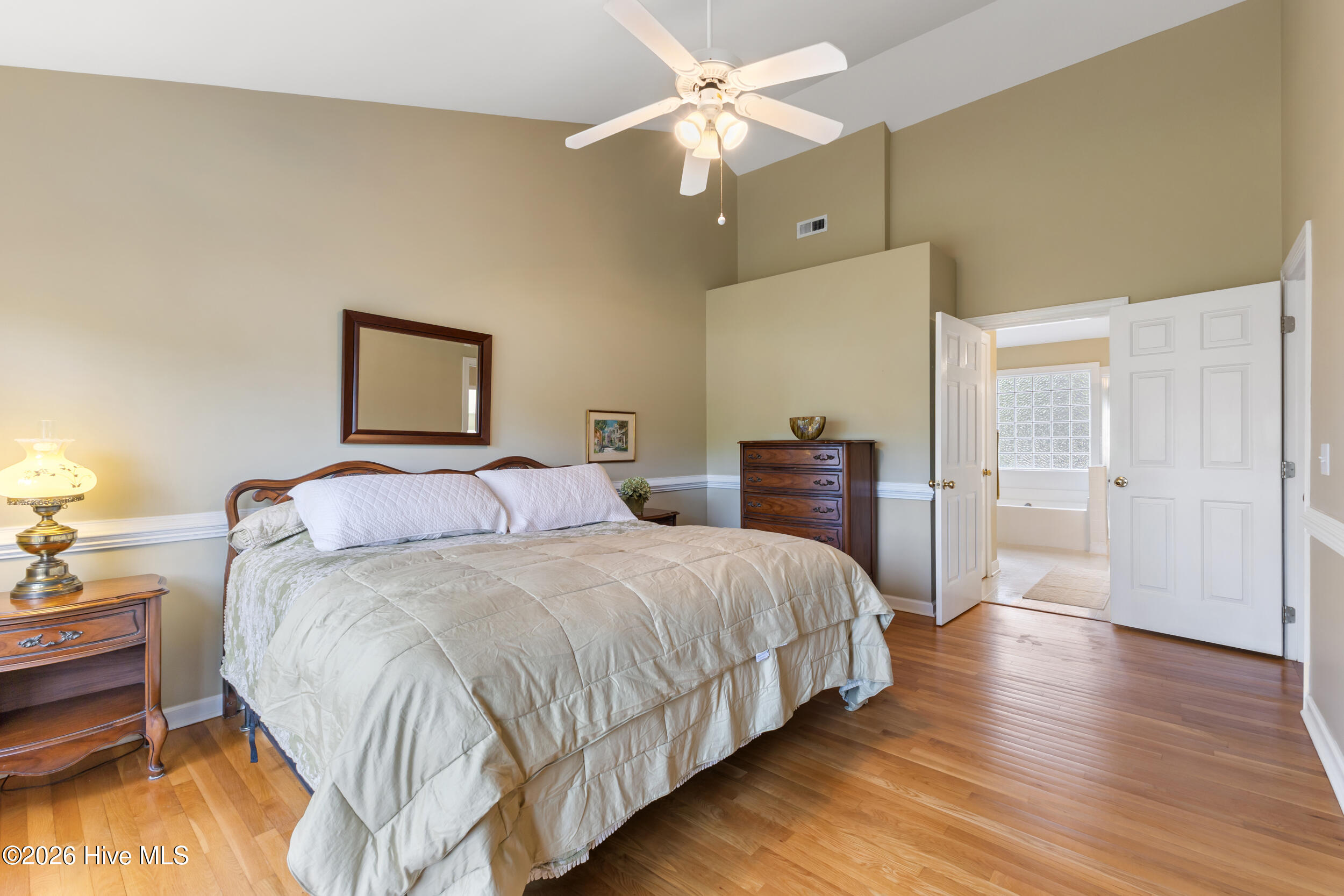 100566645 | Photo 20