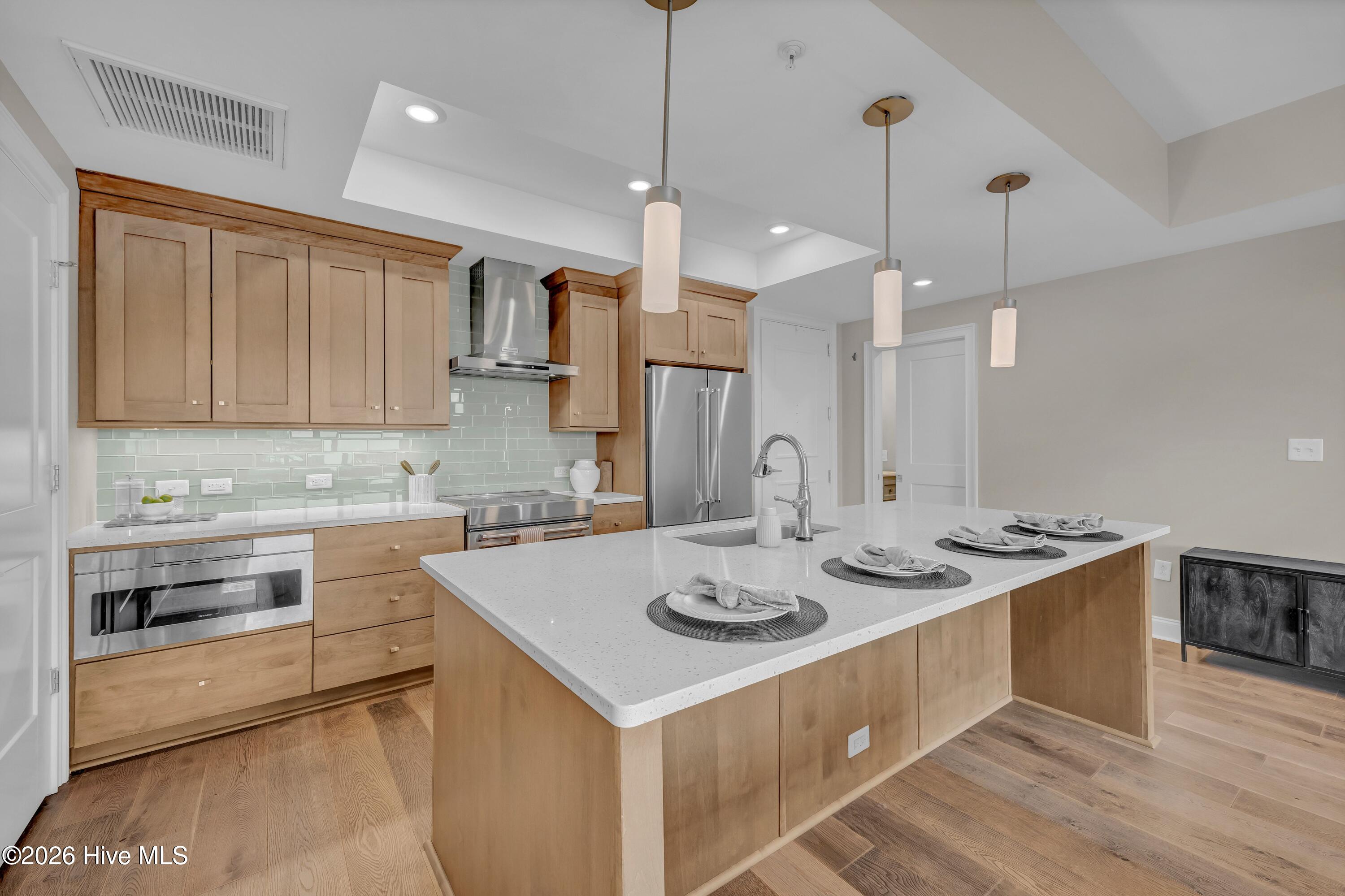 100563569 | Photo 13