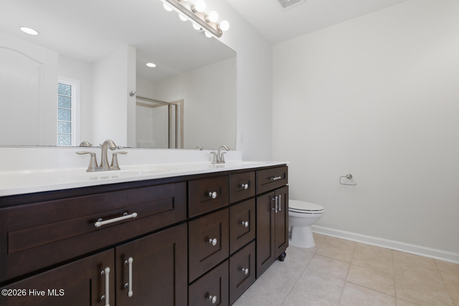 100568467 | Photo 24