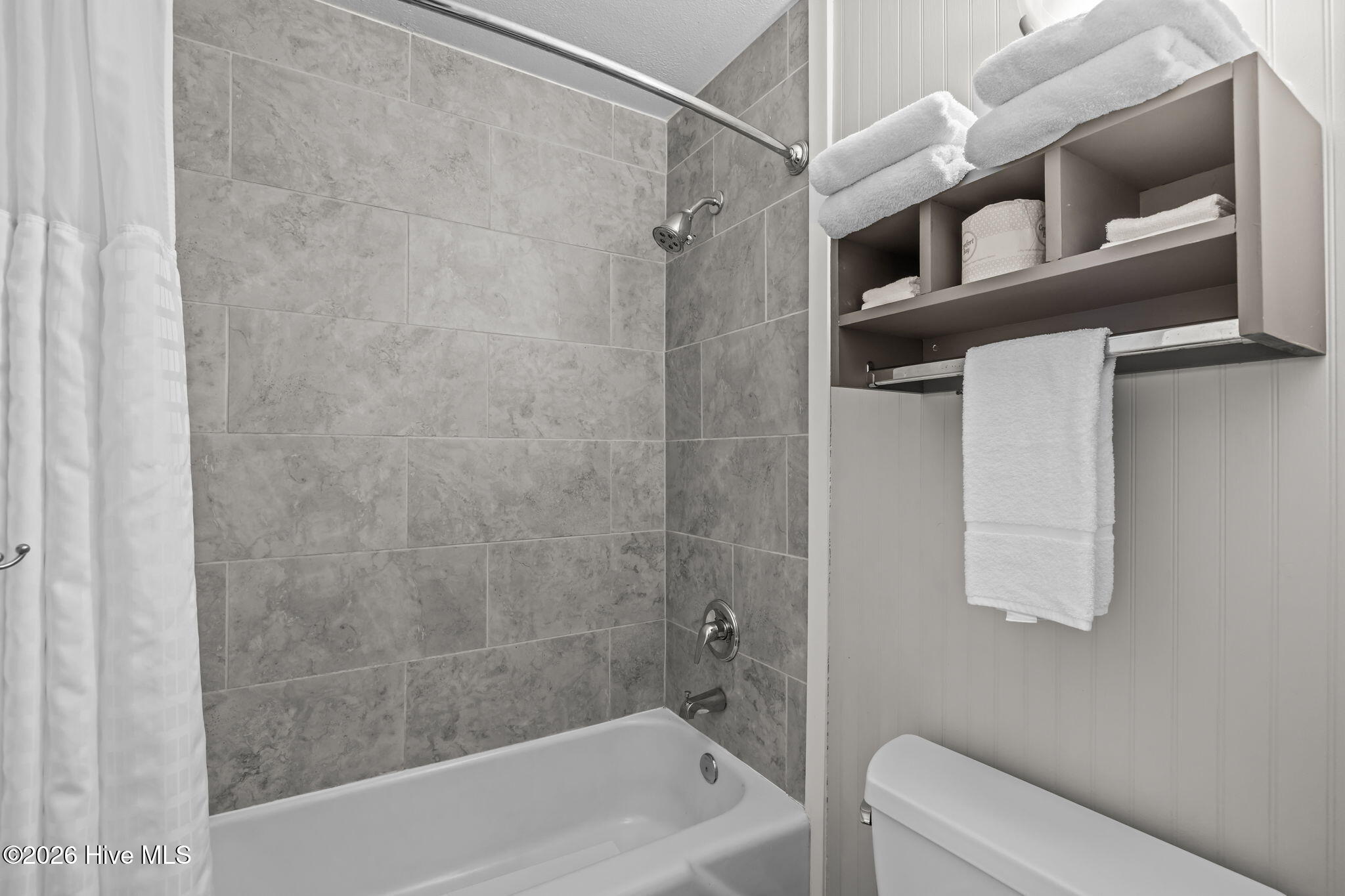 100549810 | Photo 11