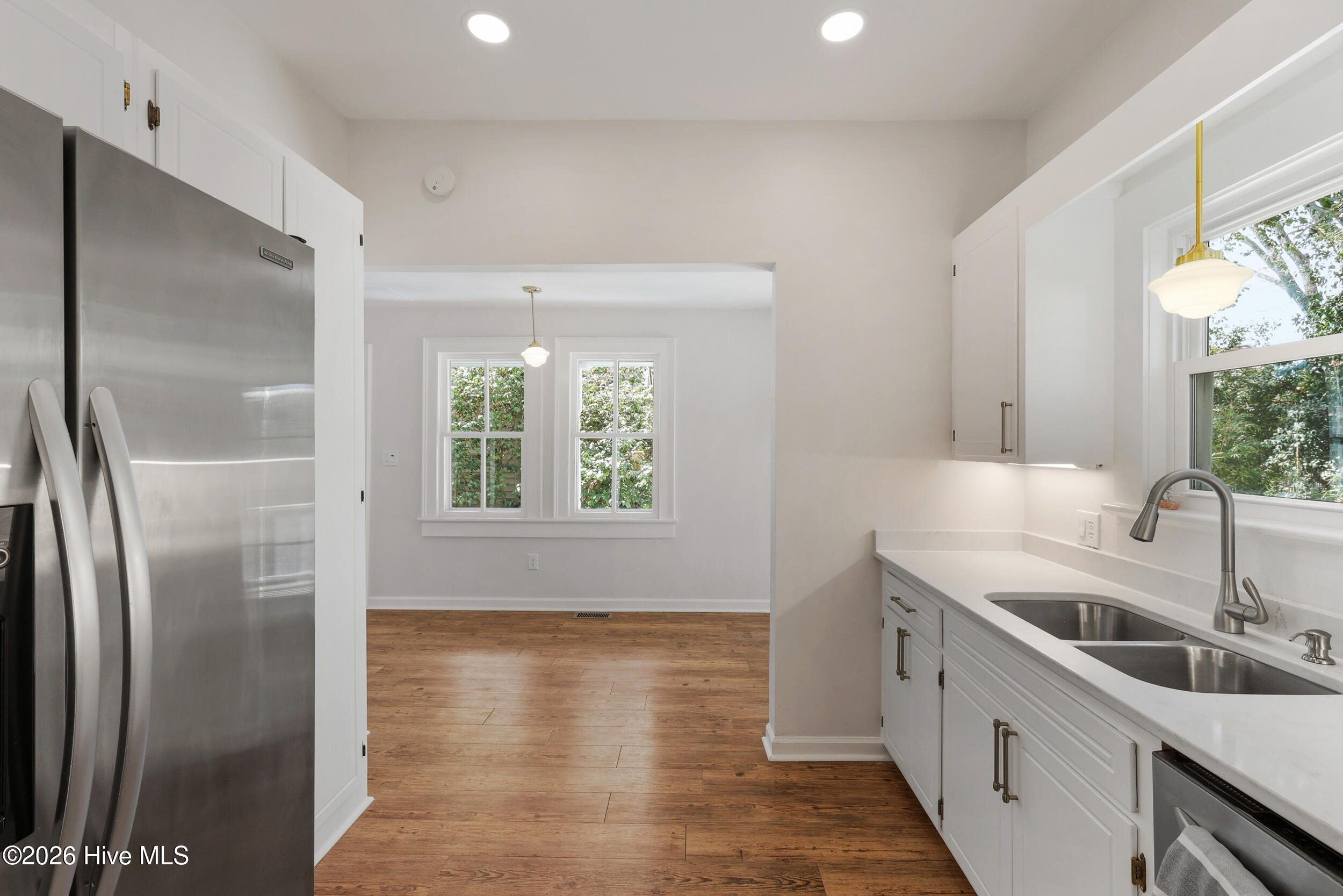 100561300 | Photo 22