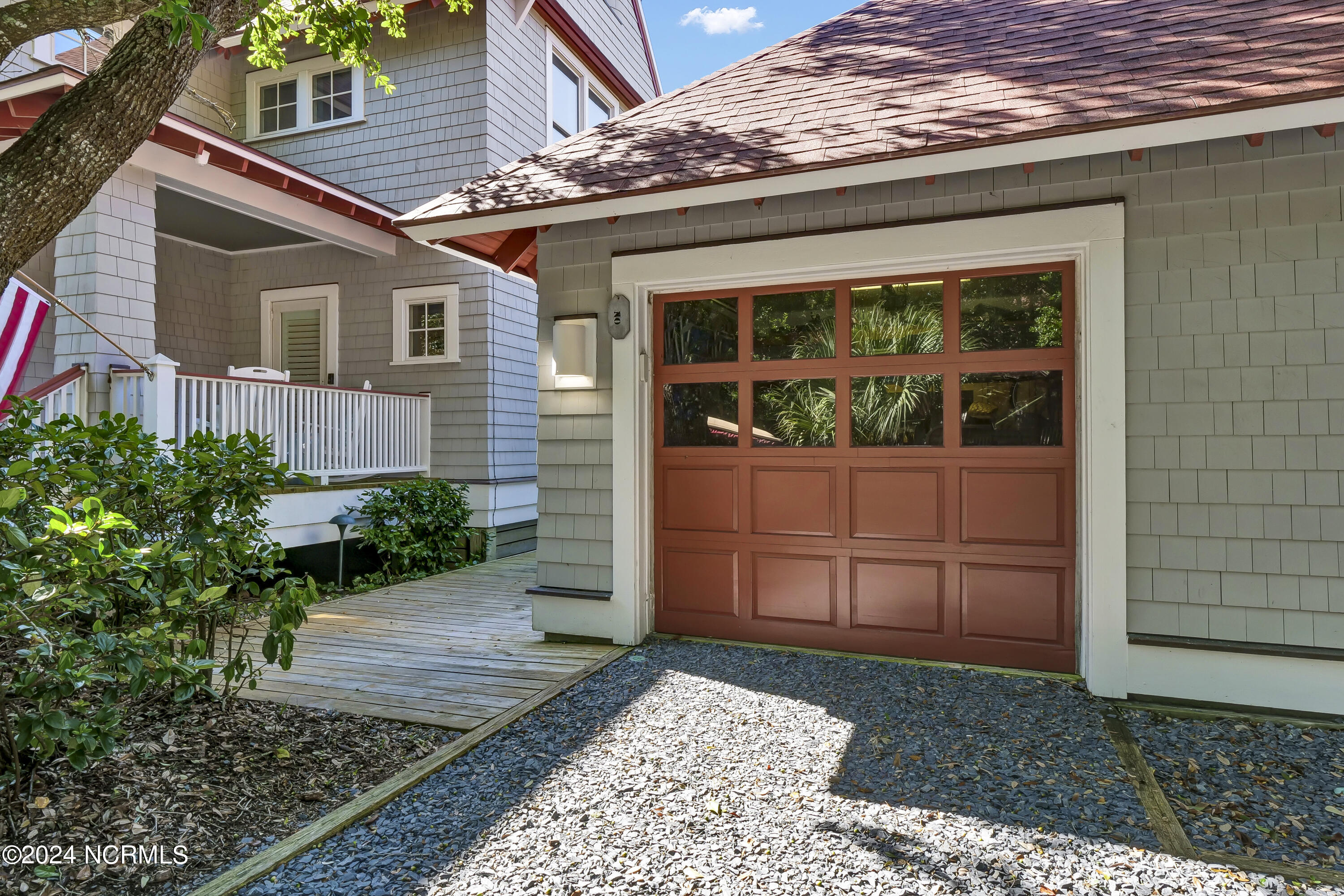 100468898 | Photo 49