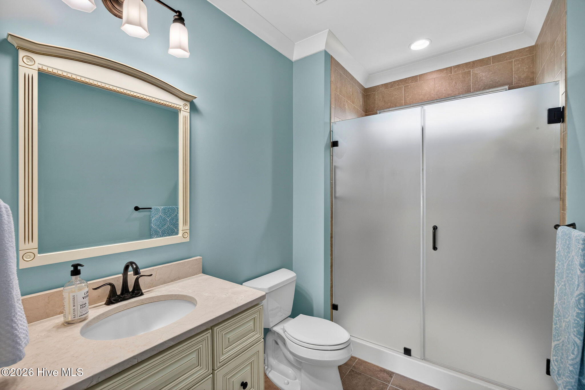 100548622 | Photo 33