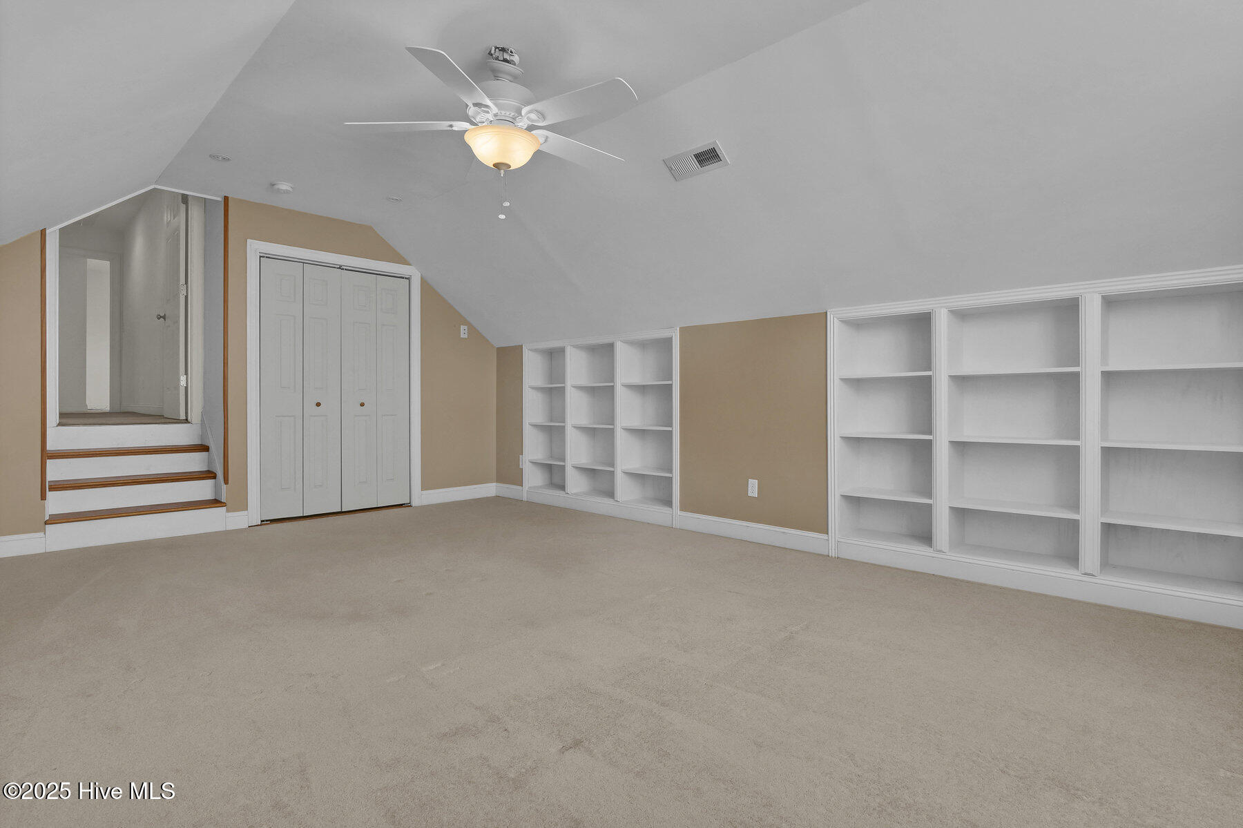 100540144 | Photo 33