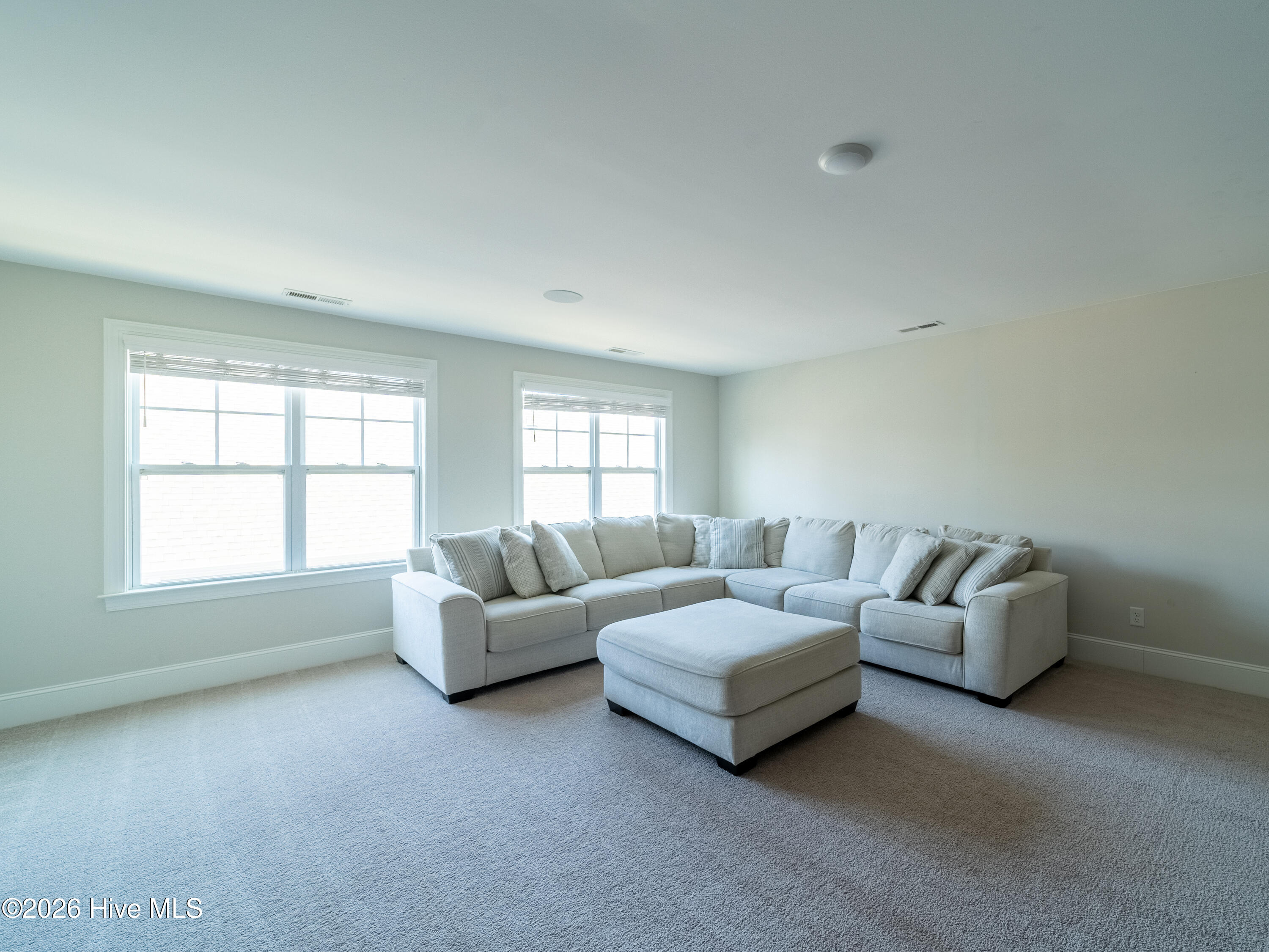 100549108 | Photo 40