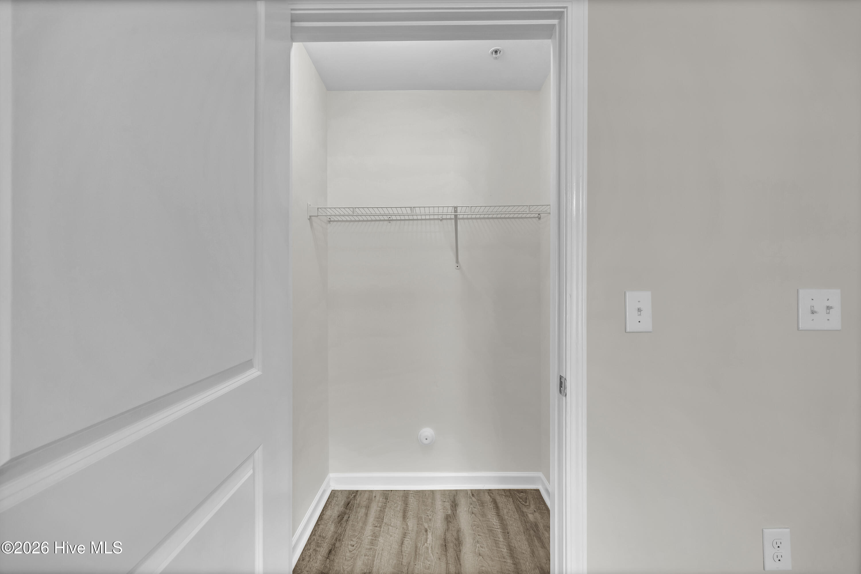 100566295 | Photo 23