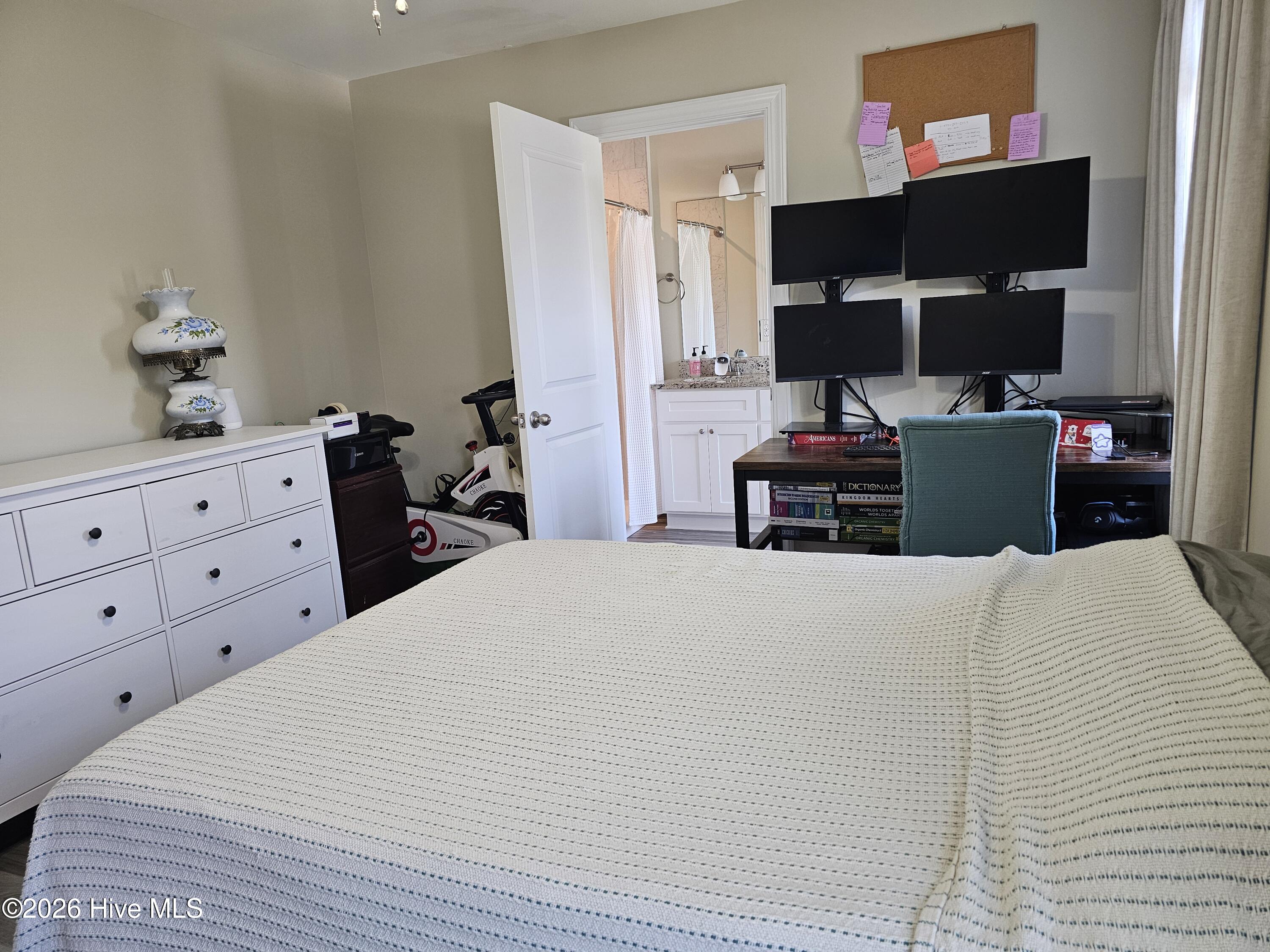 100561963 | Photo 12