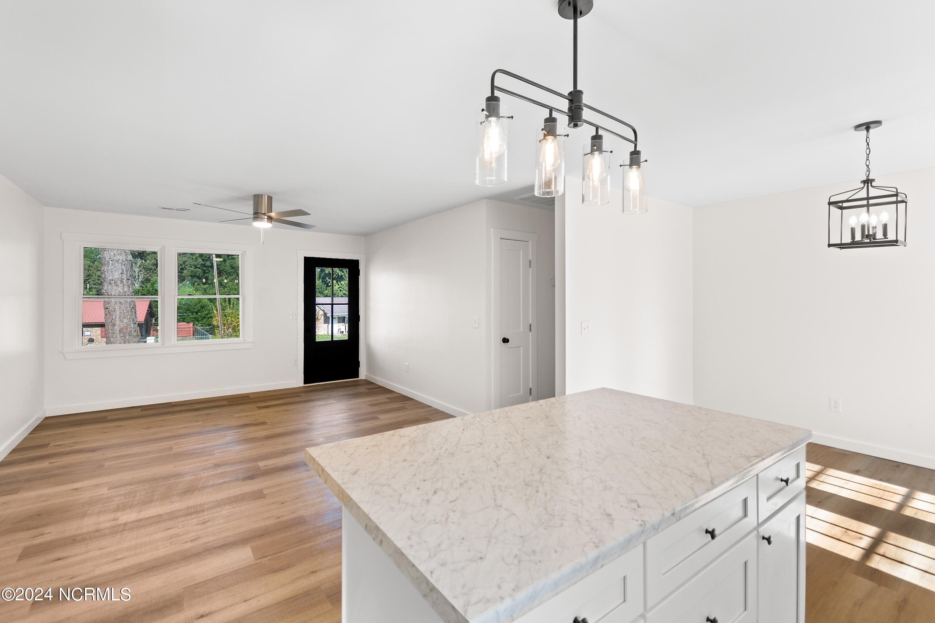 100563573 | Photo 17