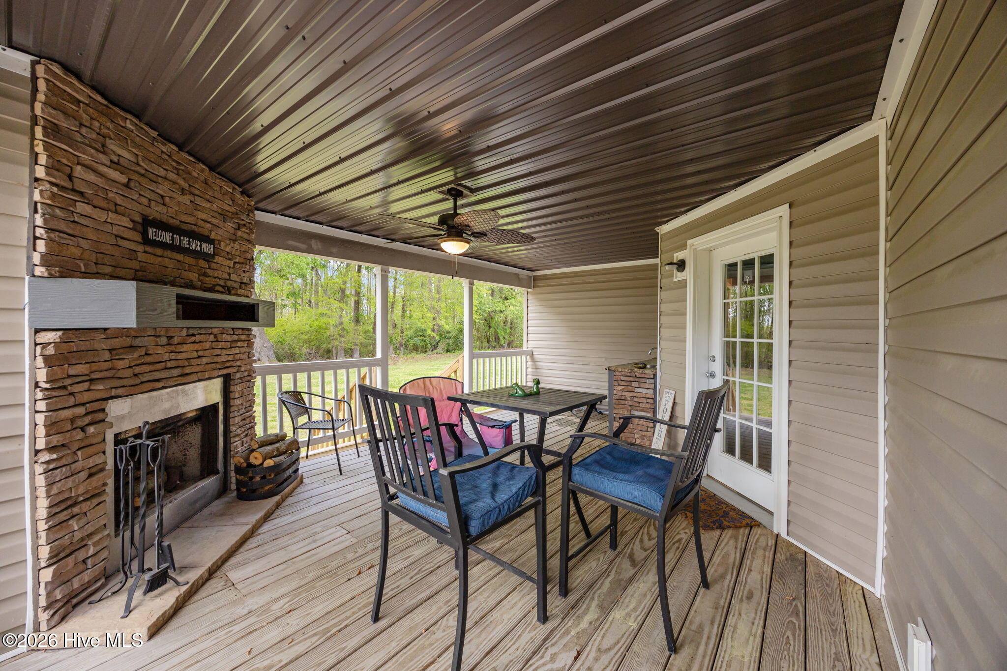 100566211 | Photo 35