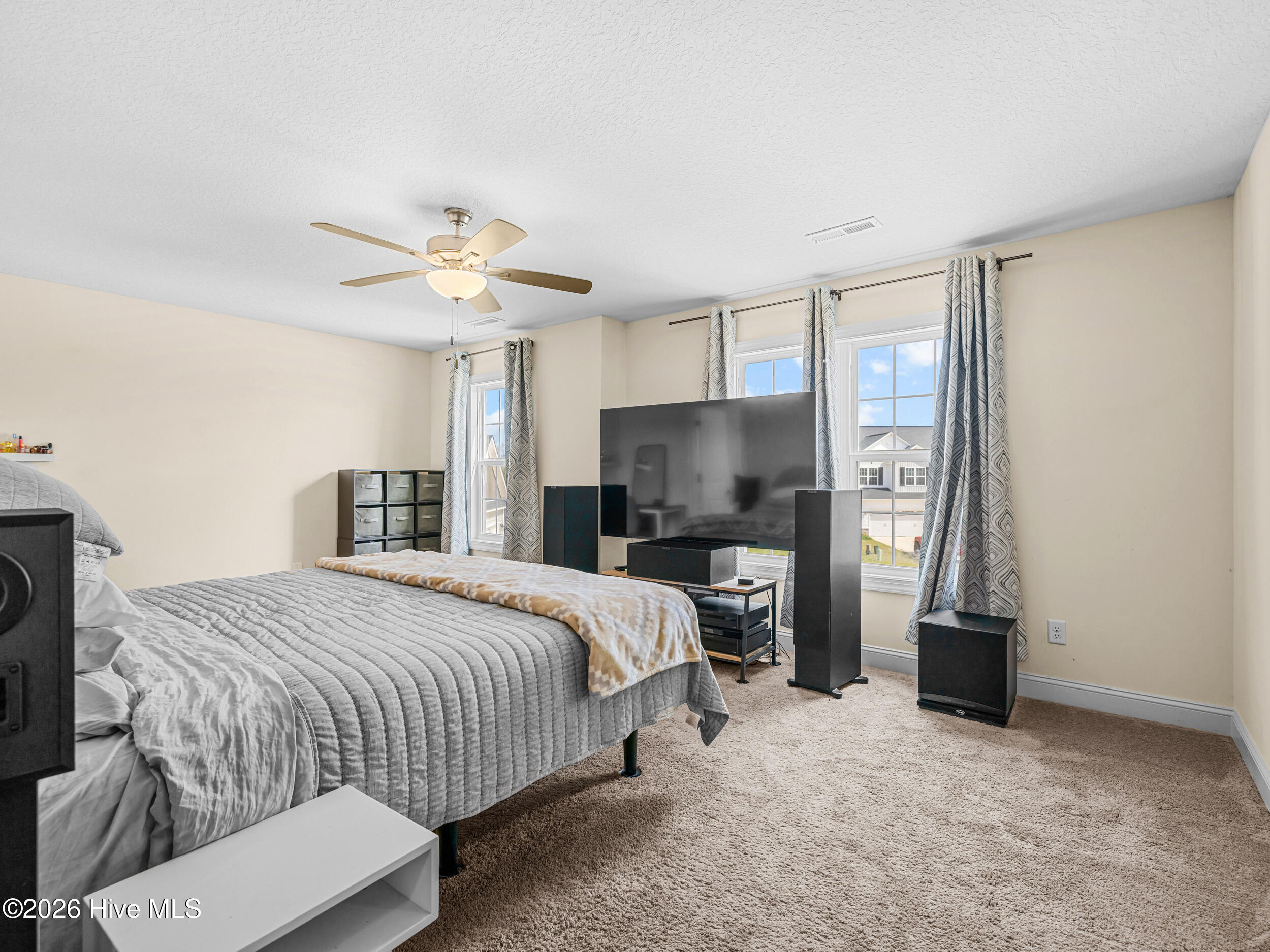 100567423 | Photo 27