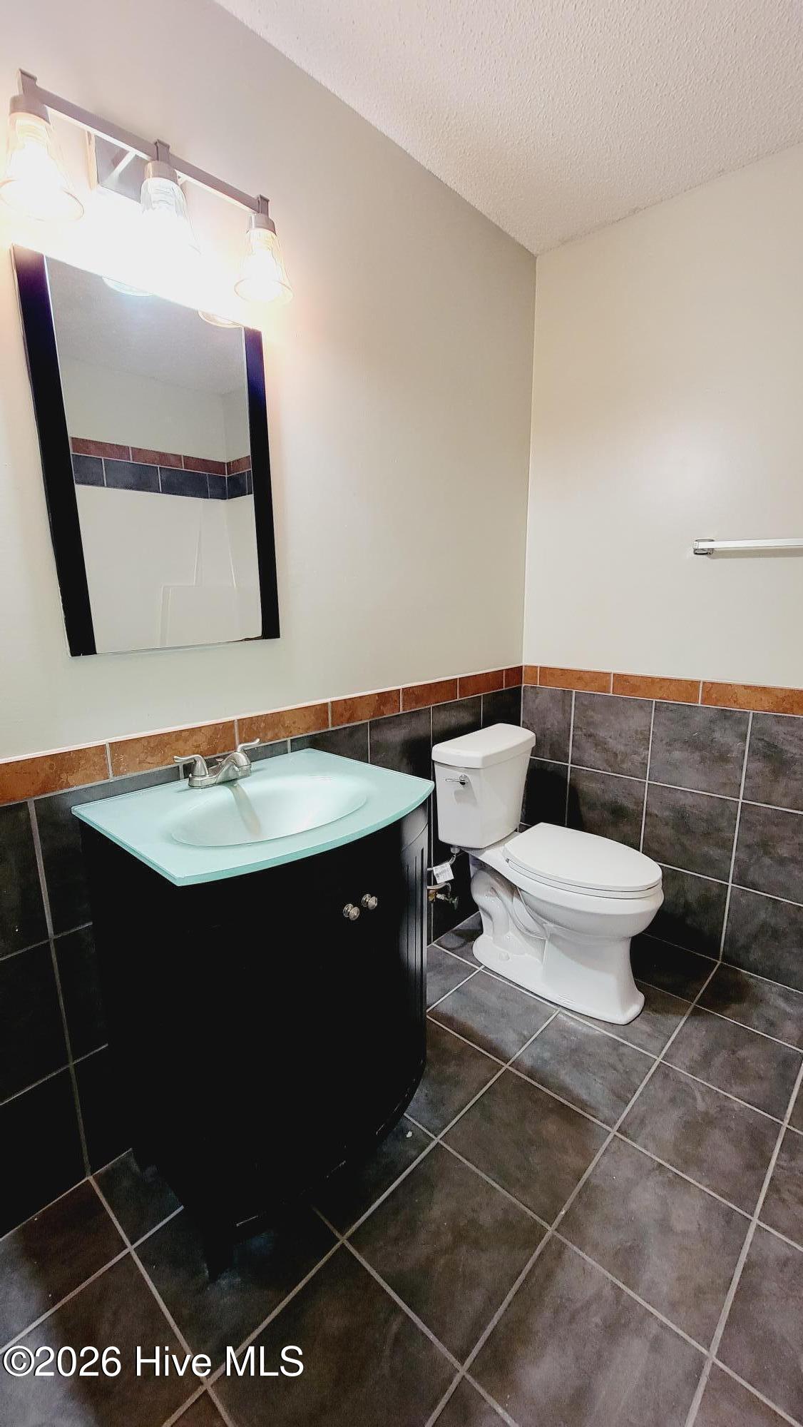 100548735 | Photo 14