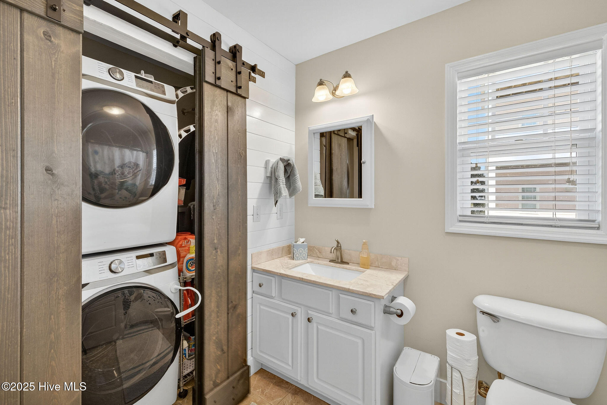 100533834 | Photo 31