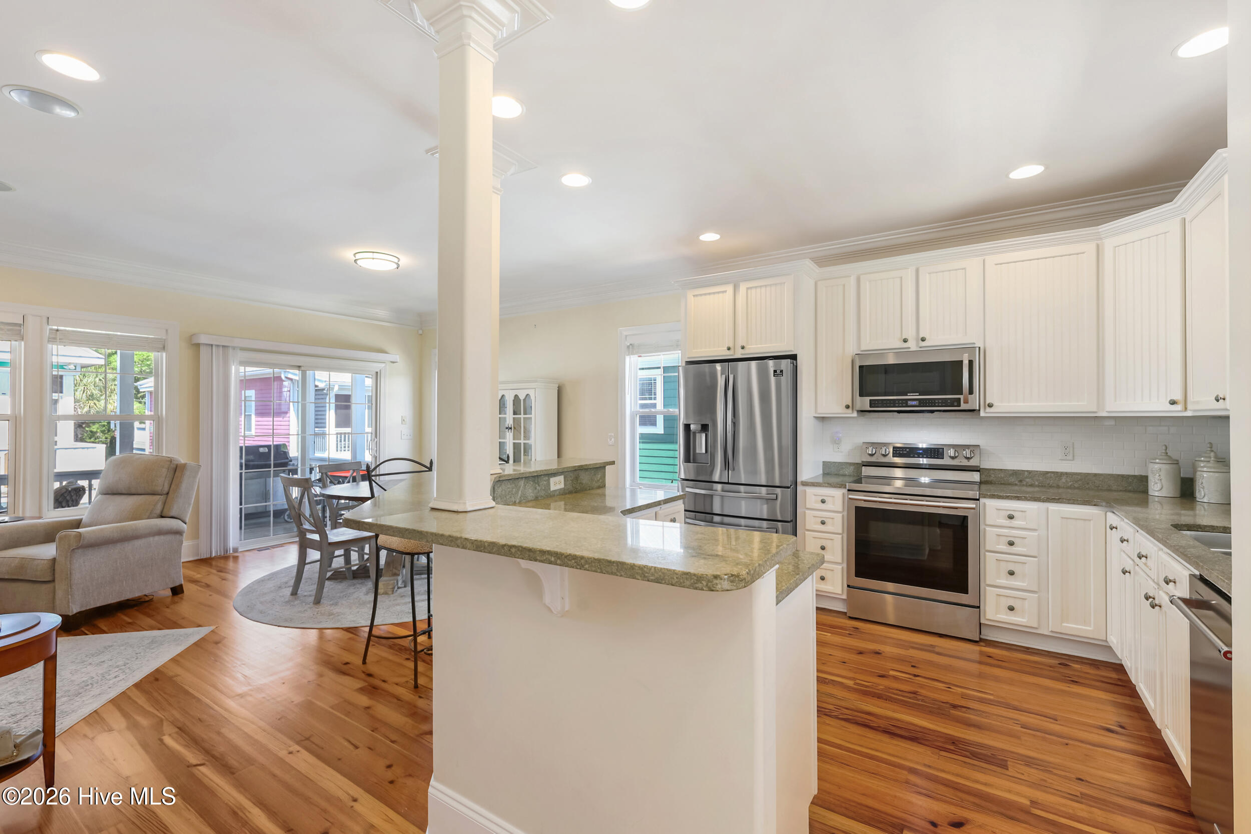 100568478 | Photo 12