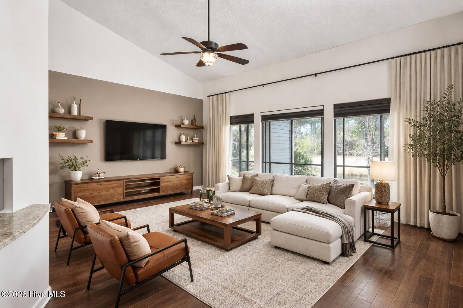 100556697 | Photo 14