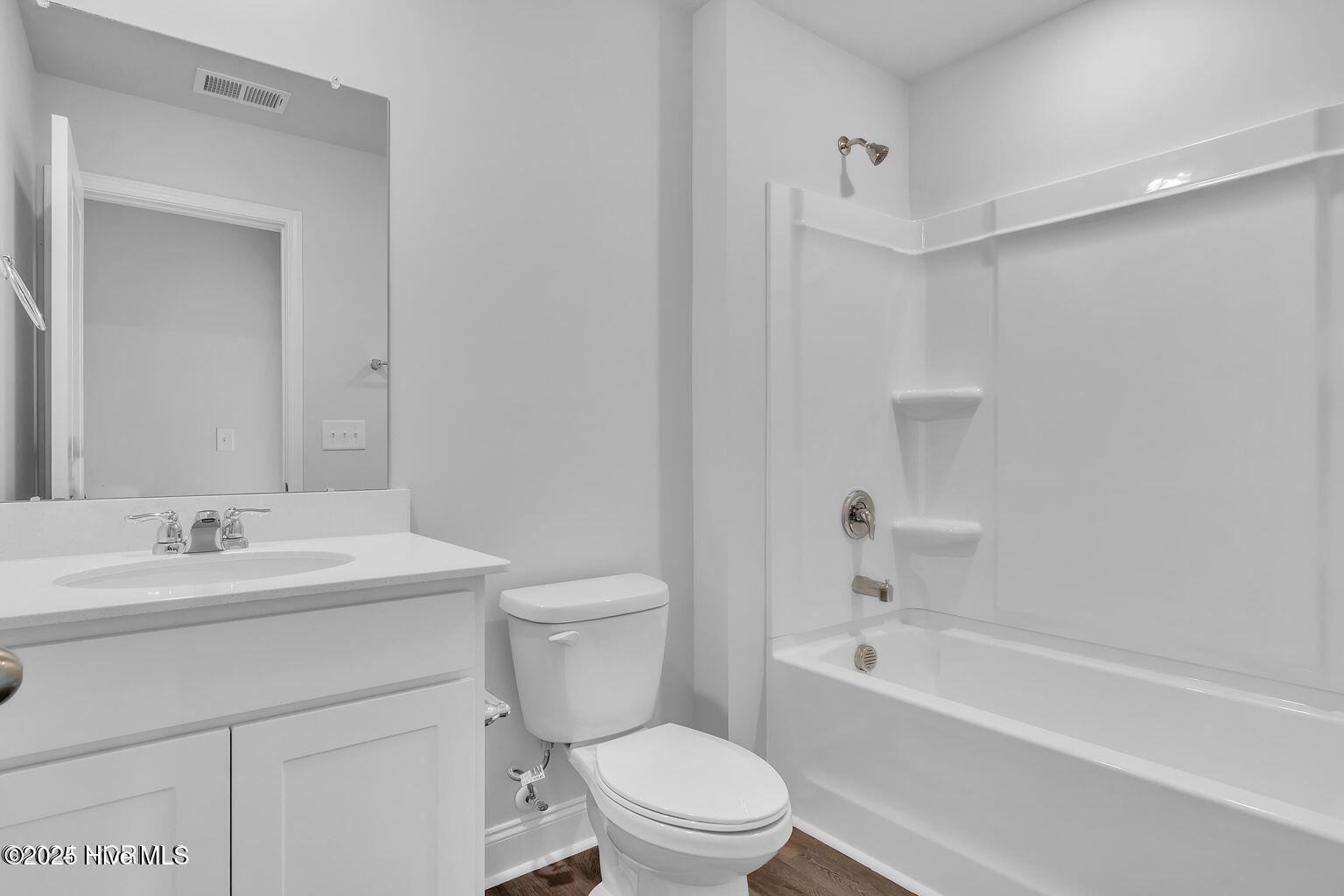 100568306 | Photo 13