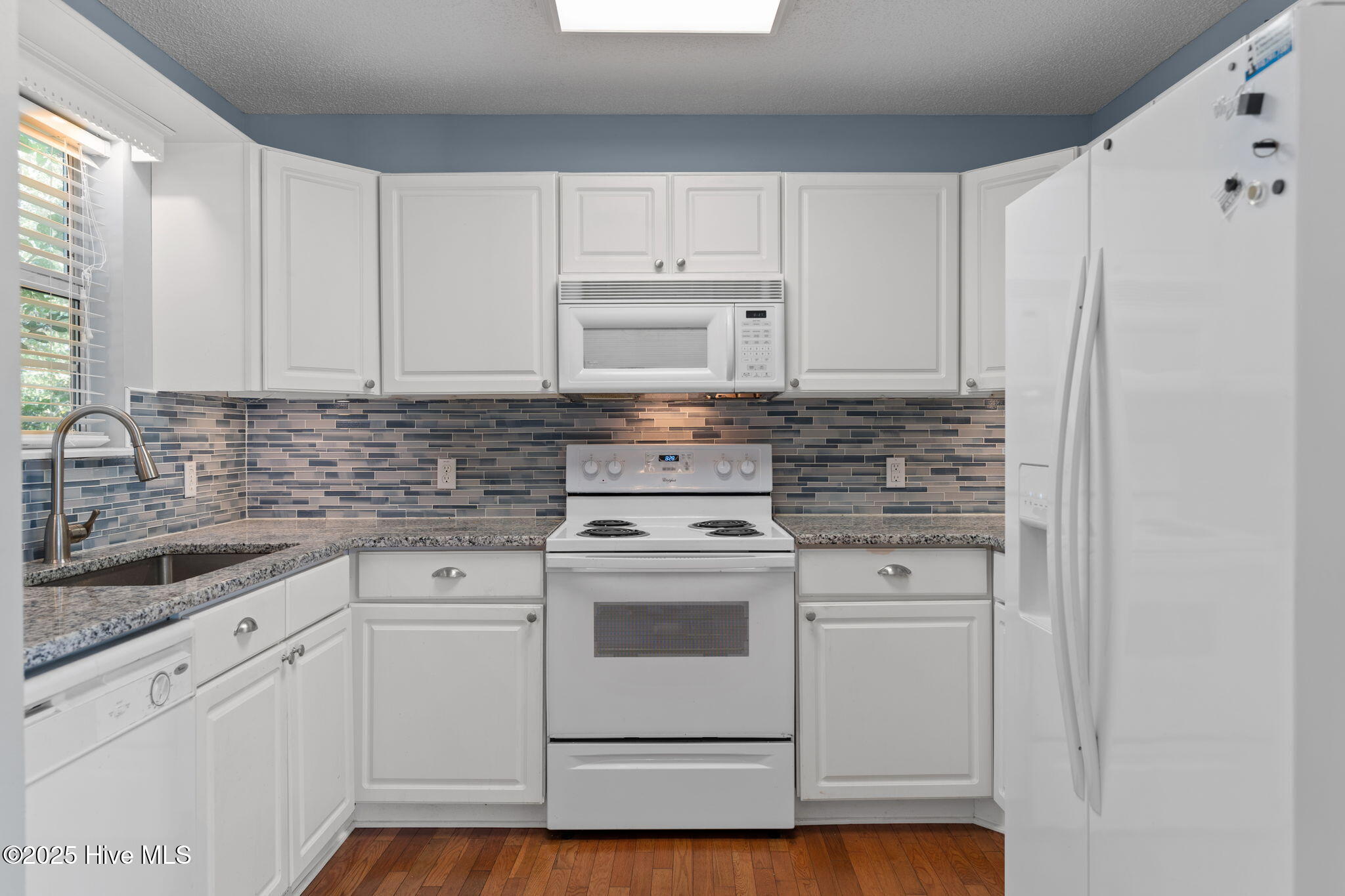 100527660 | Photo 19