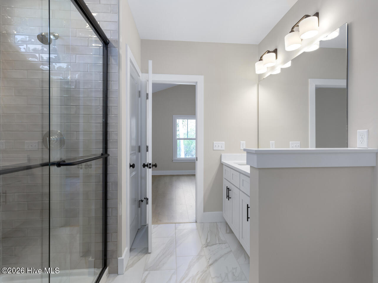 100565274 | Photo 20