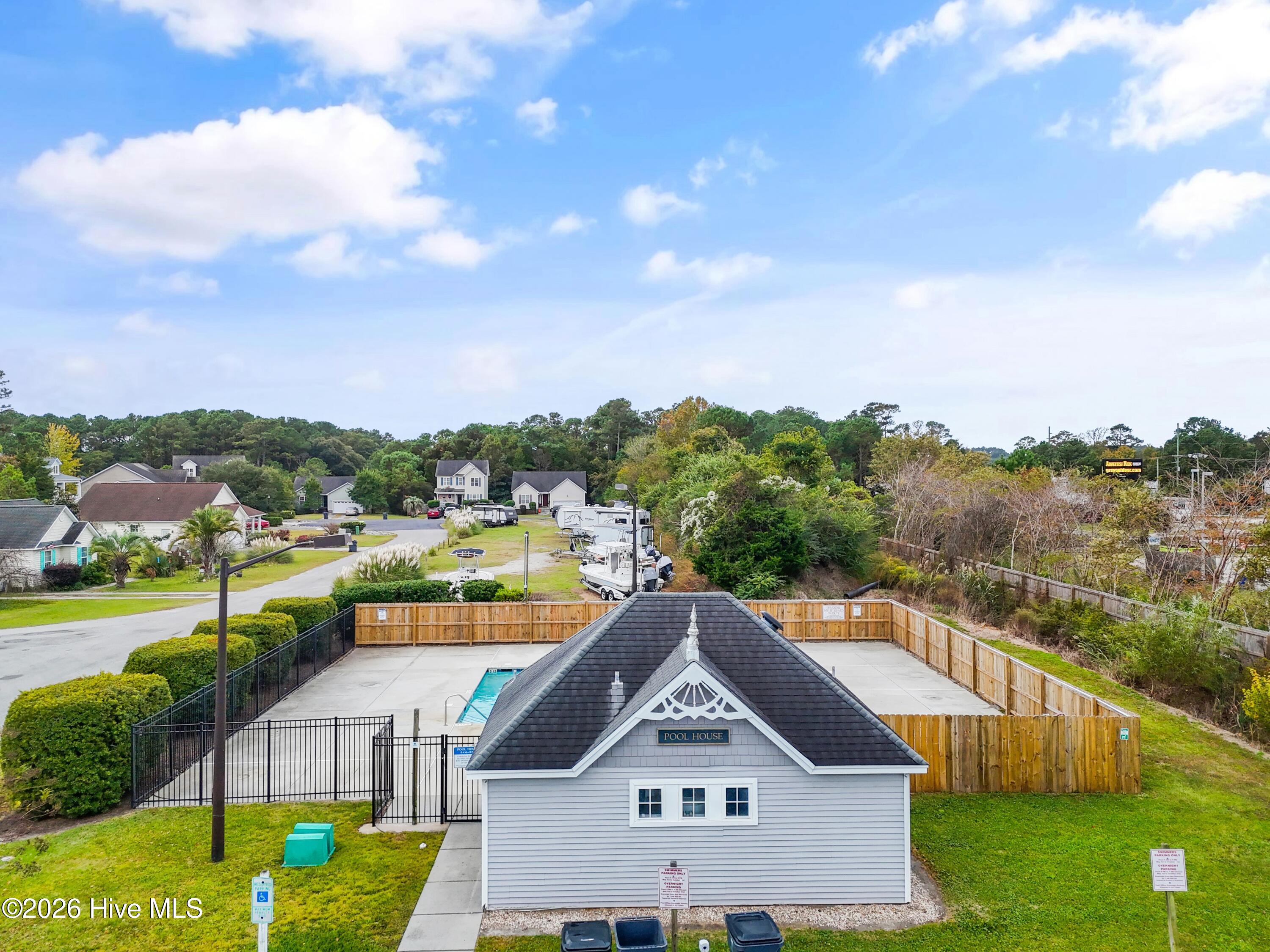 100547718 | Photo 38