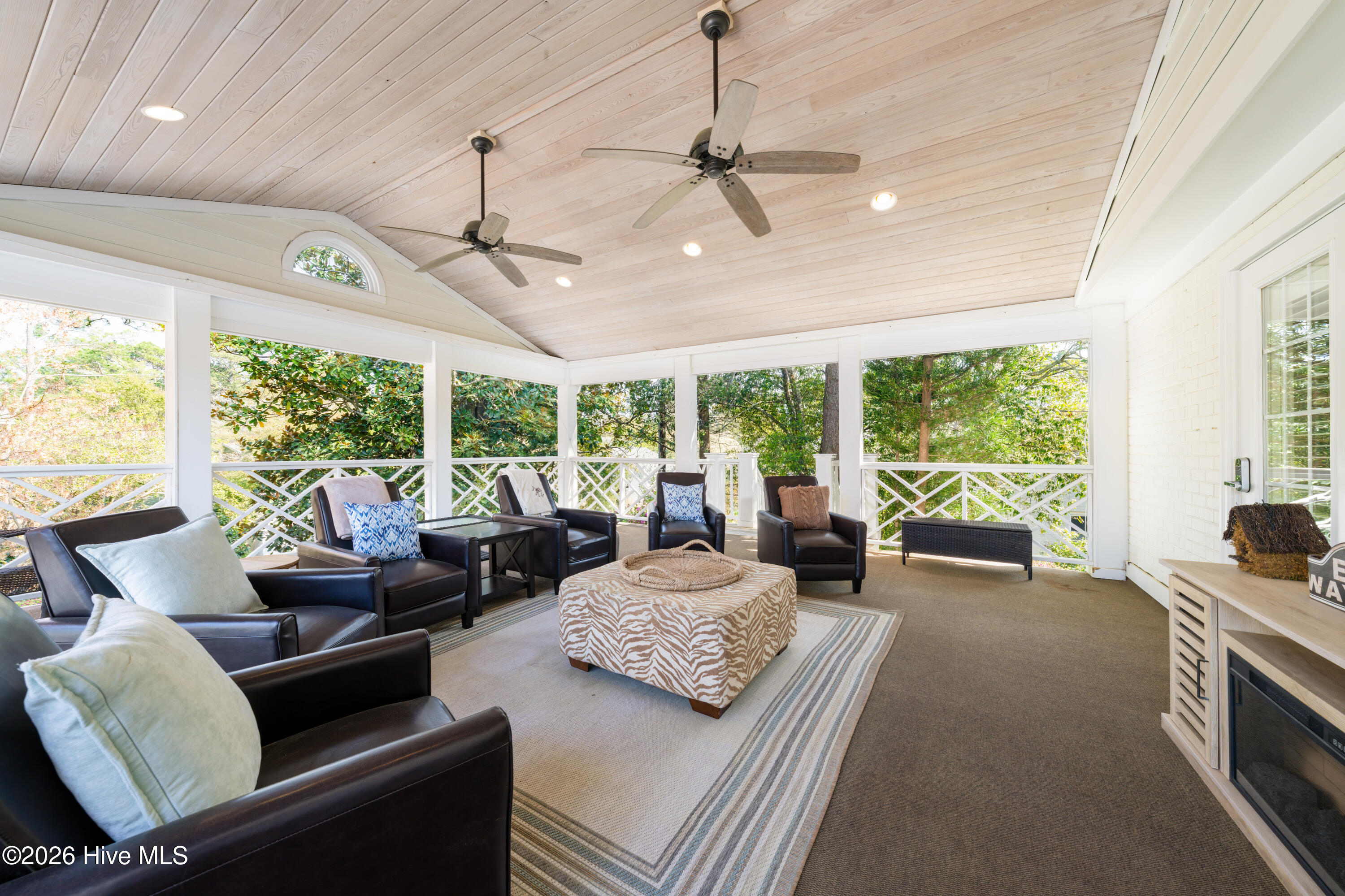 100565005 | Photo 53