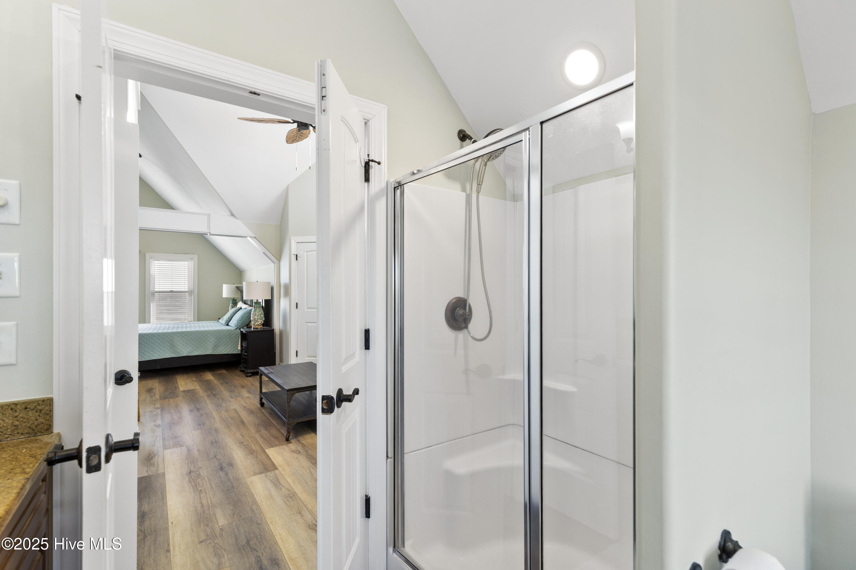 100546411 | Photo 43