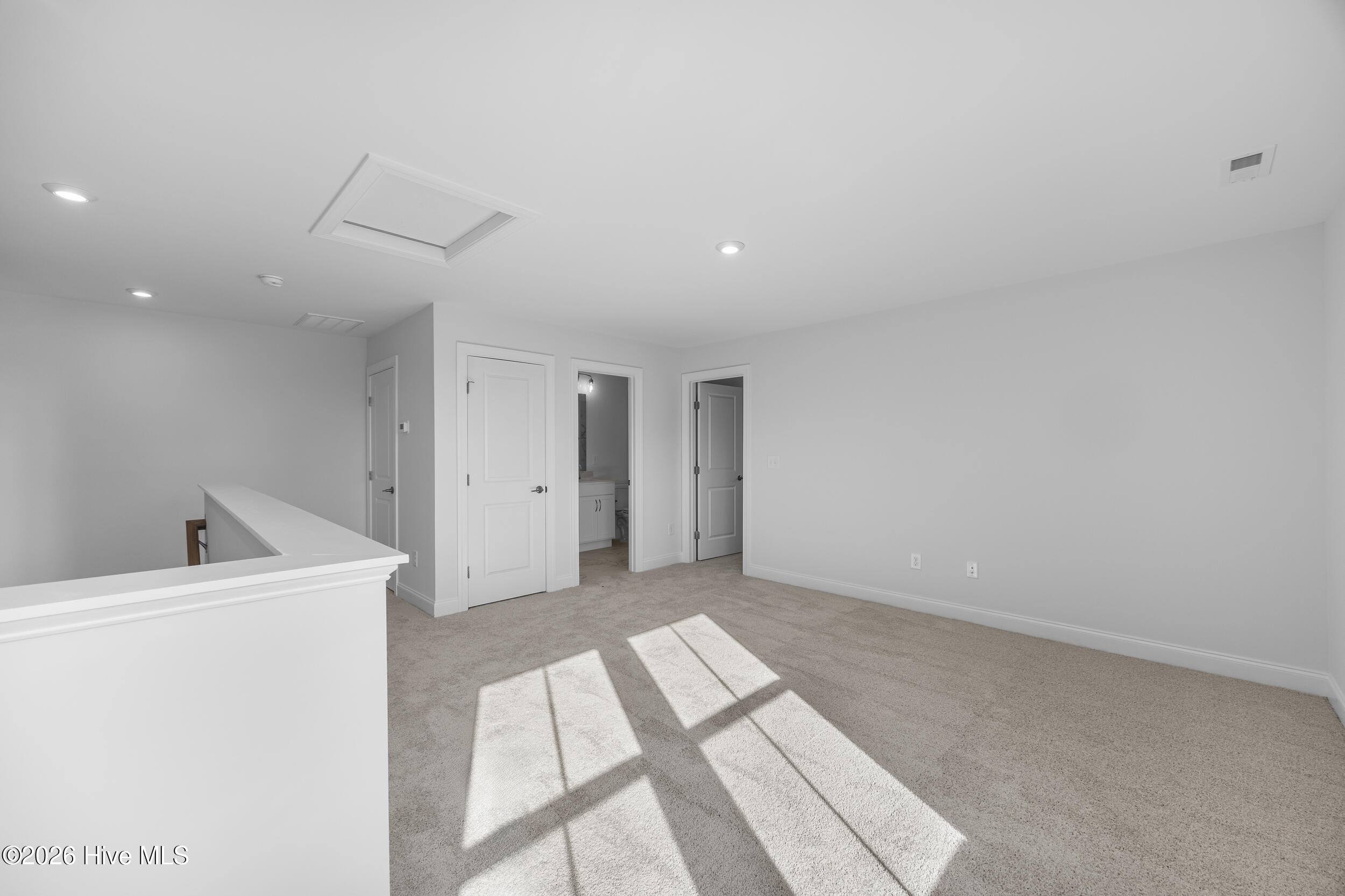 100527051 | Photo 40