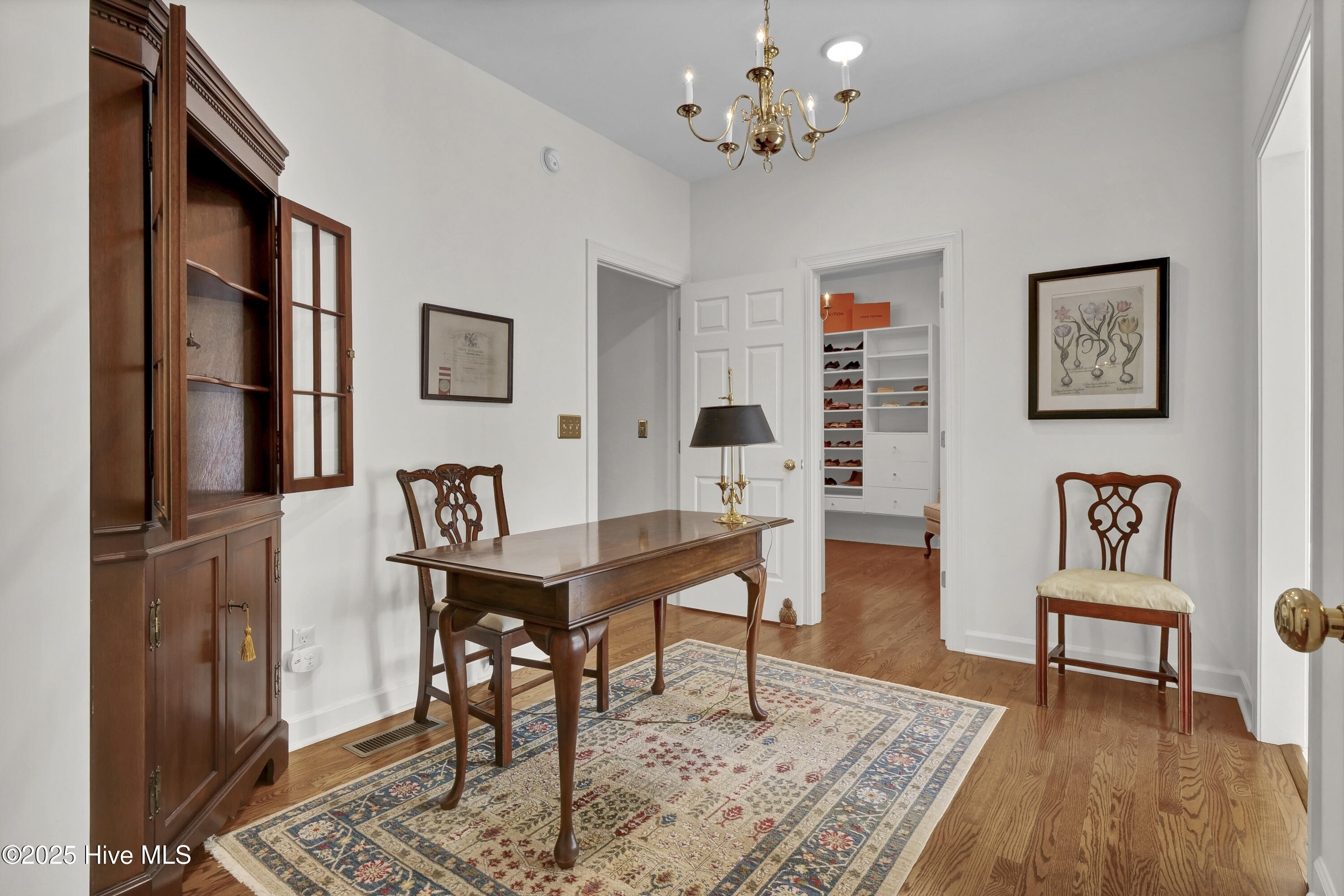 100541341 | Photo 38