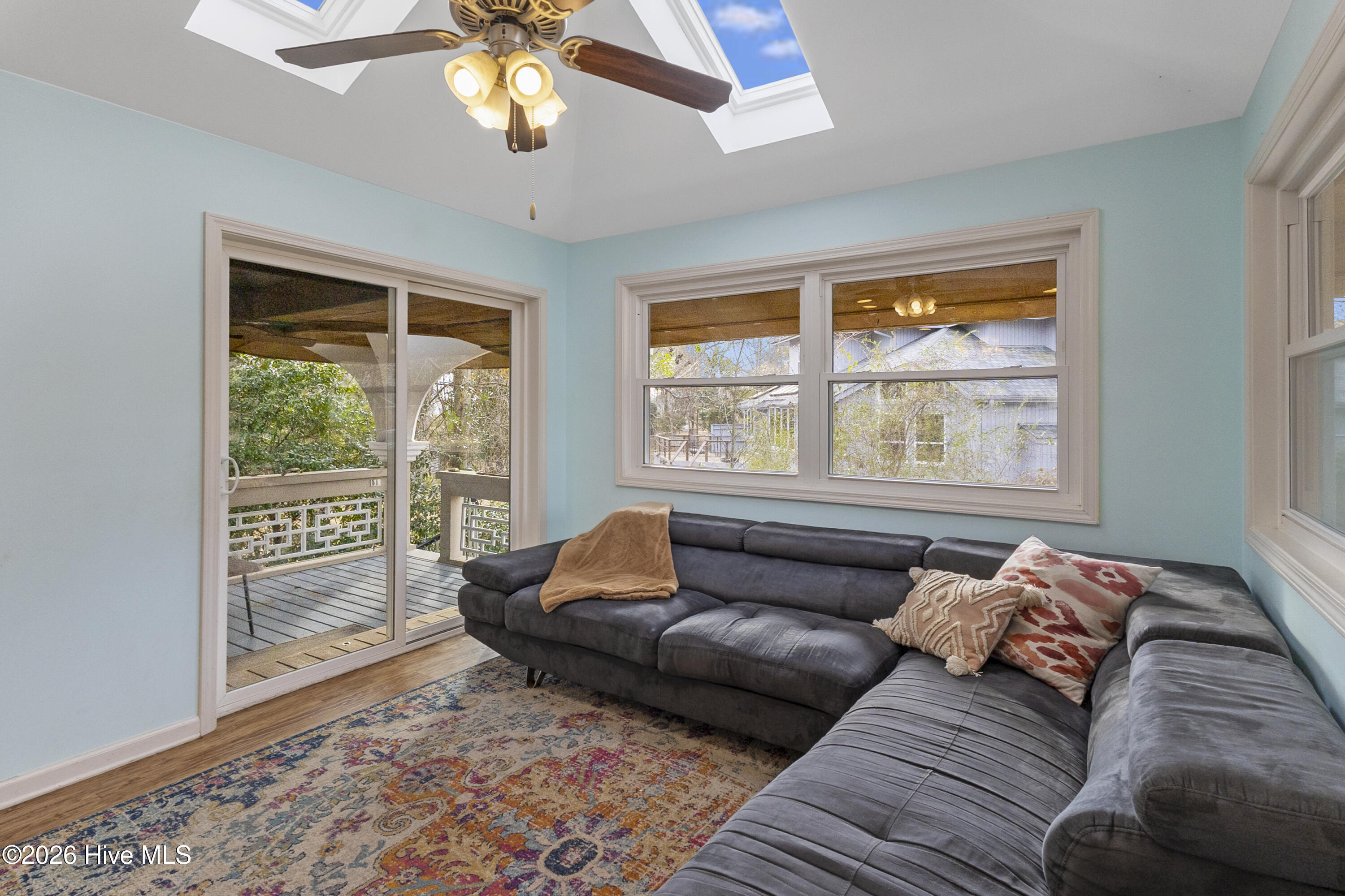 100550645 | Photo 19