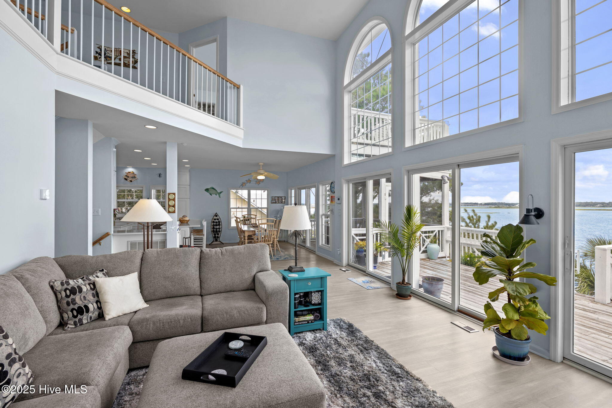 100526742 | Photo 25