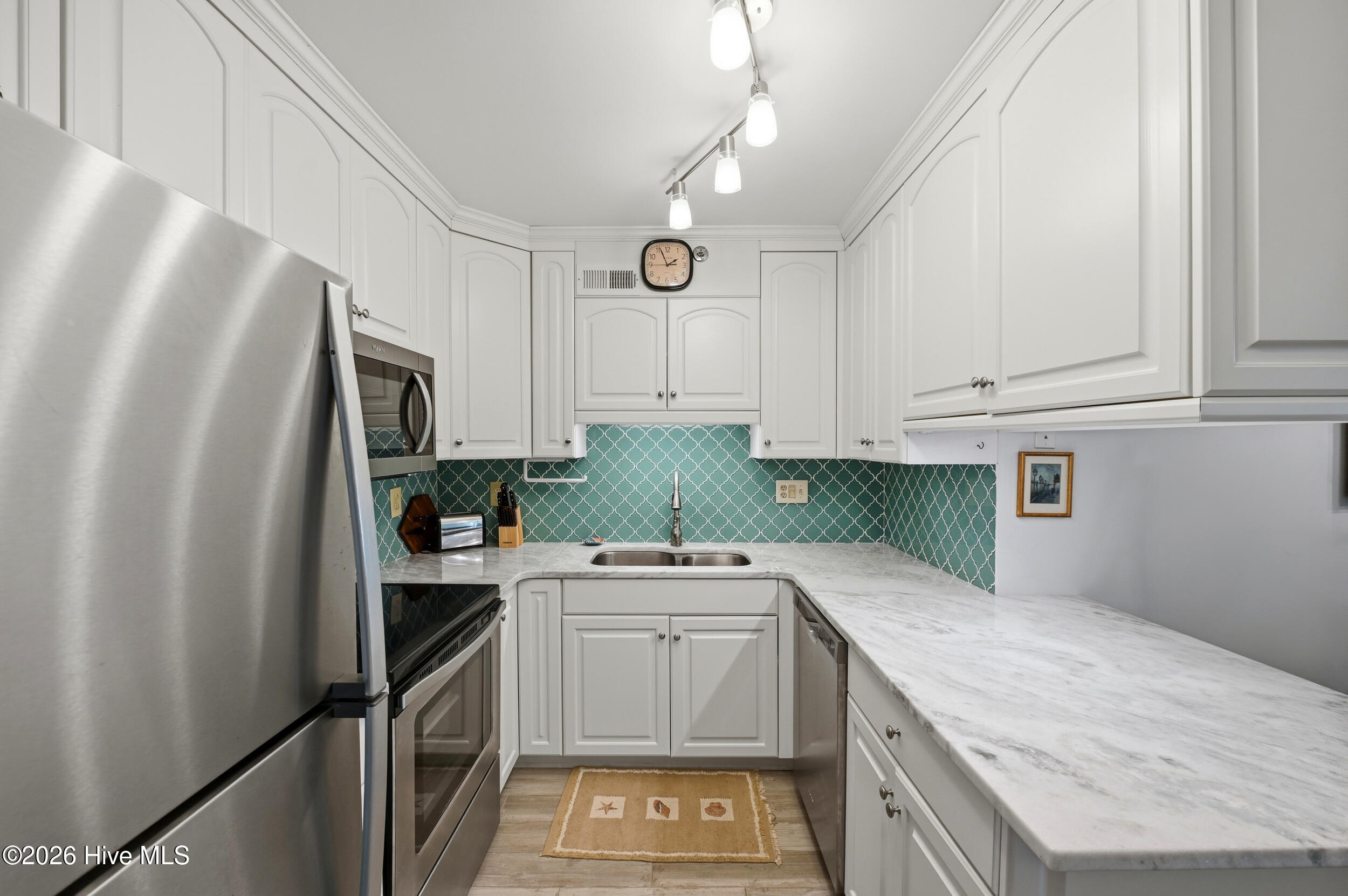 100563274 | Photo 12