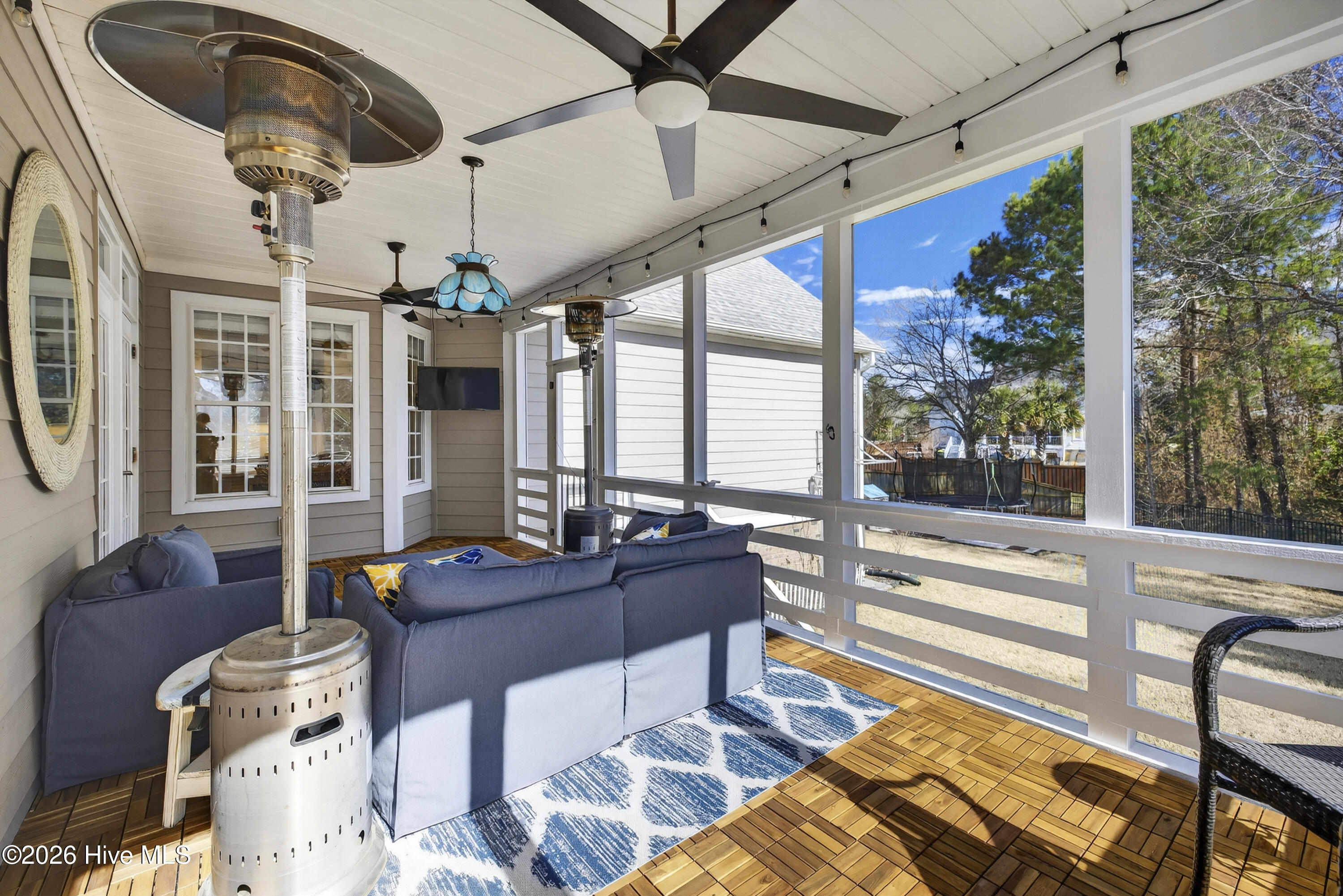 100564705 | Photo 41