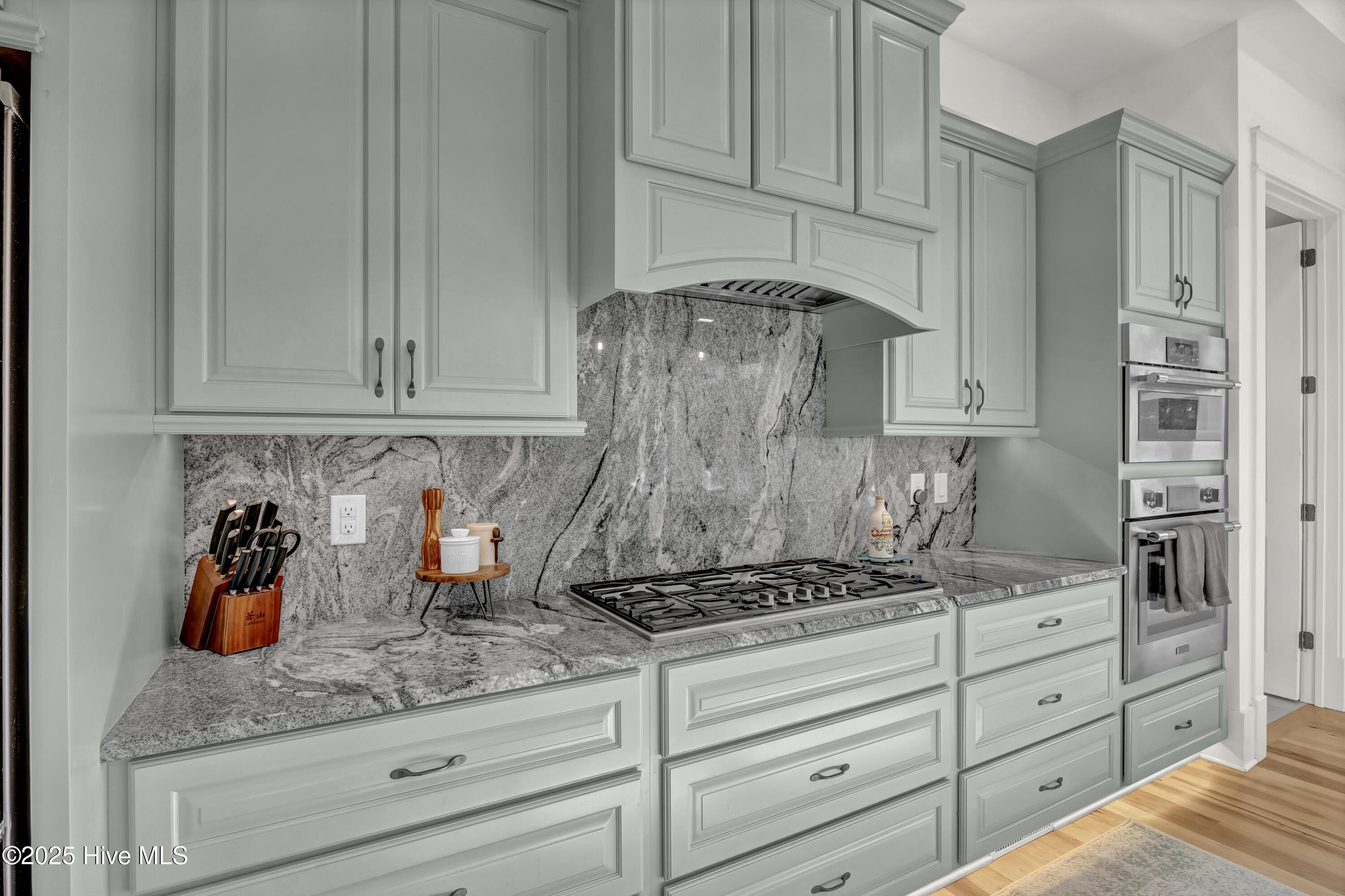 100543149 | Photo 23