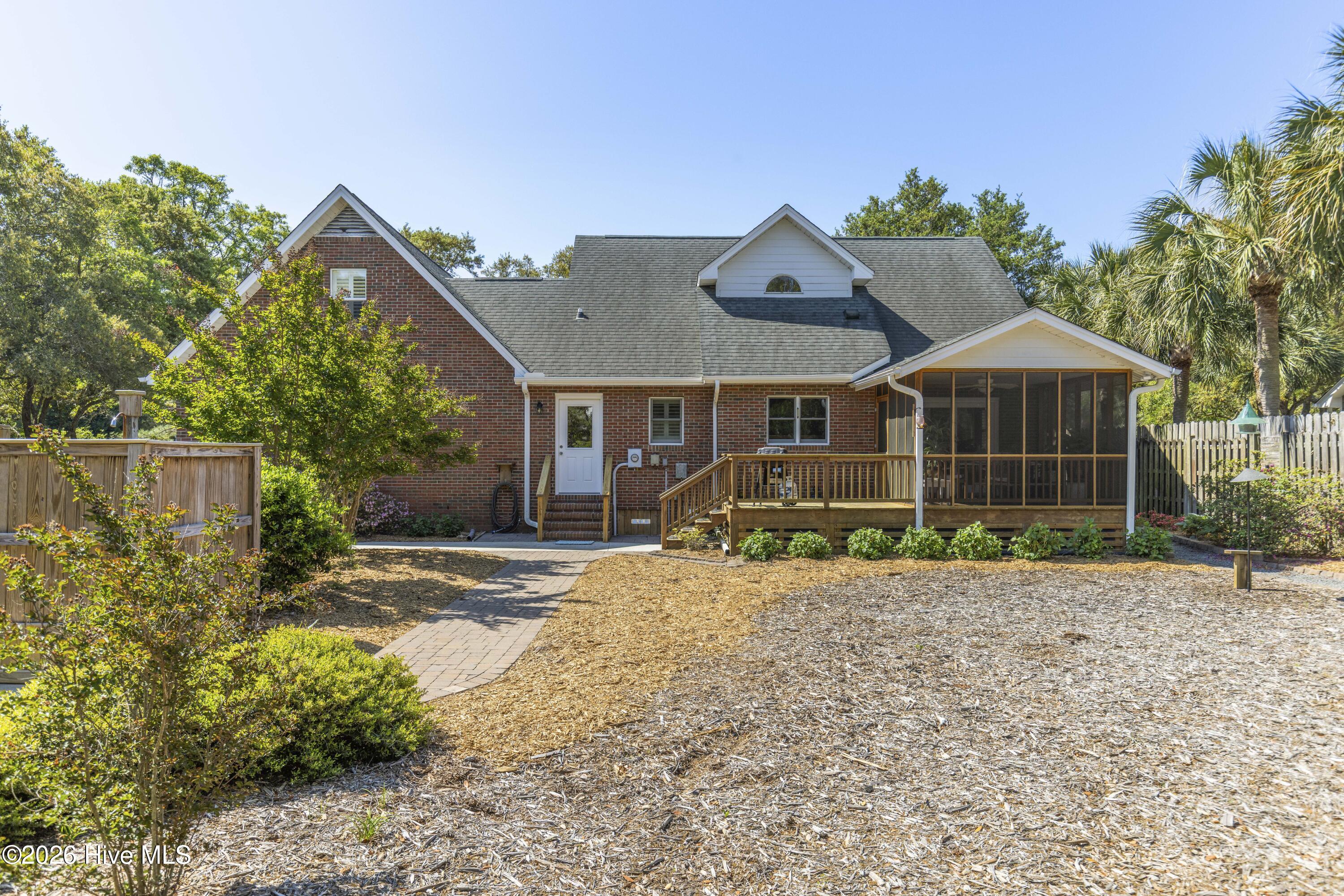 100569579 | Photo 23