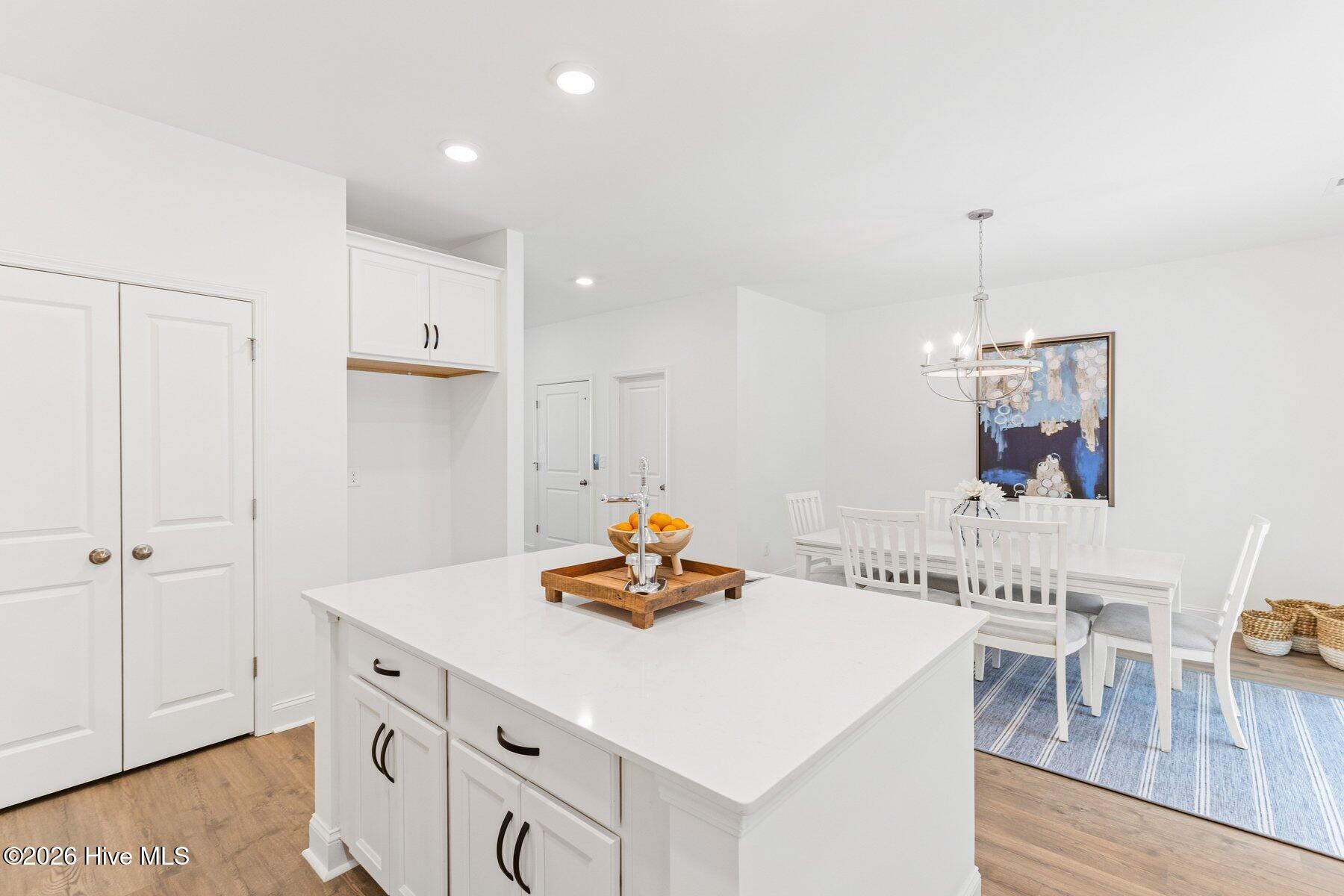 100564944 | Photo 15