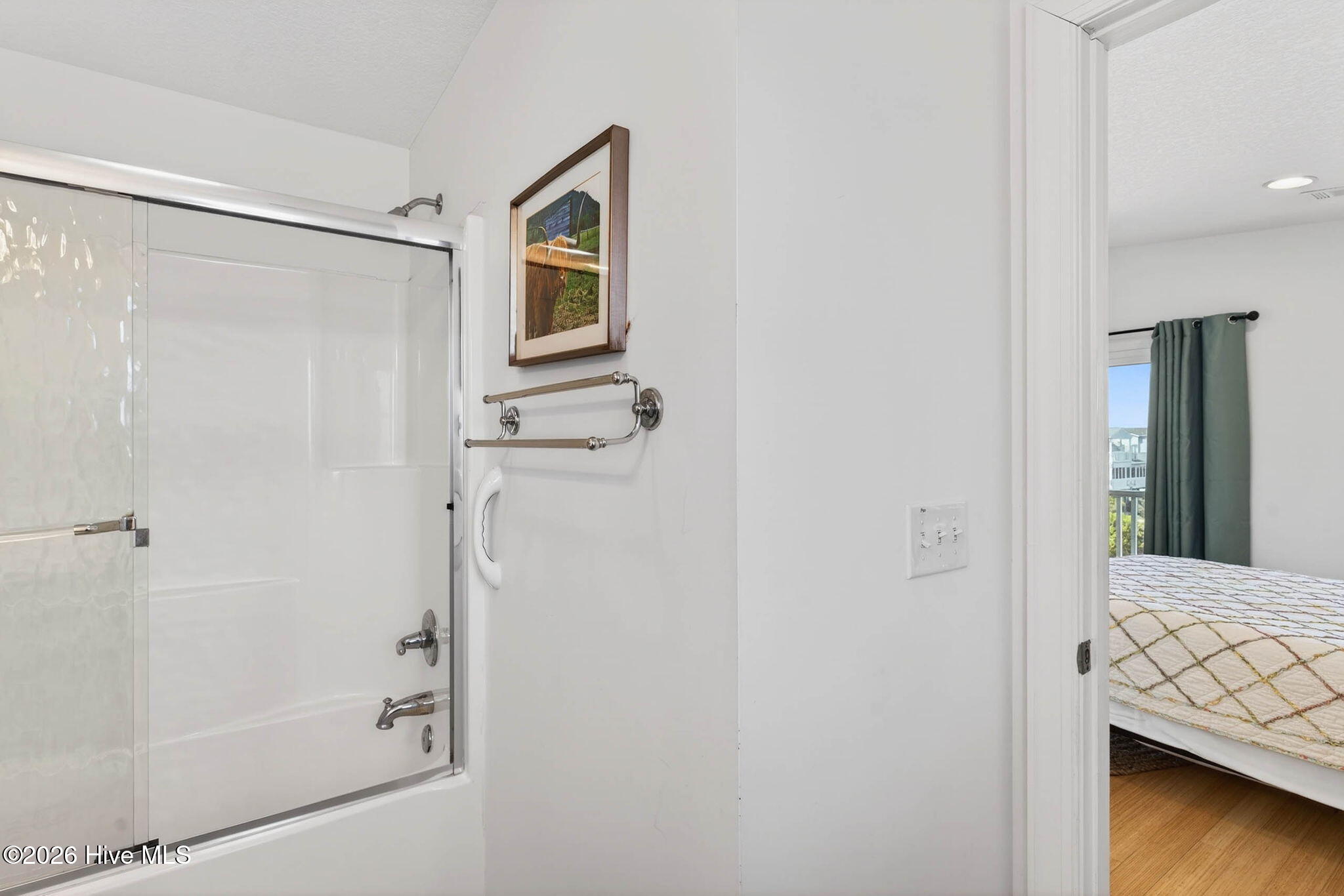 100563244 | Photo 24