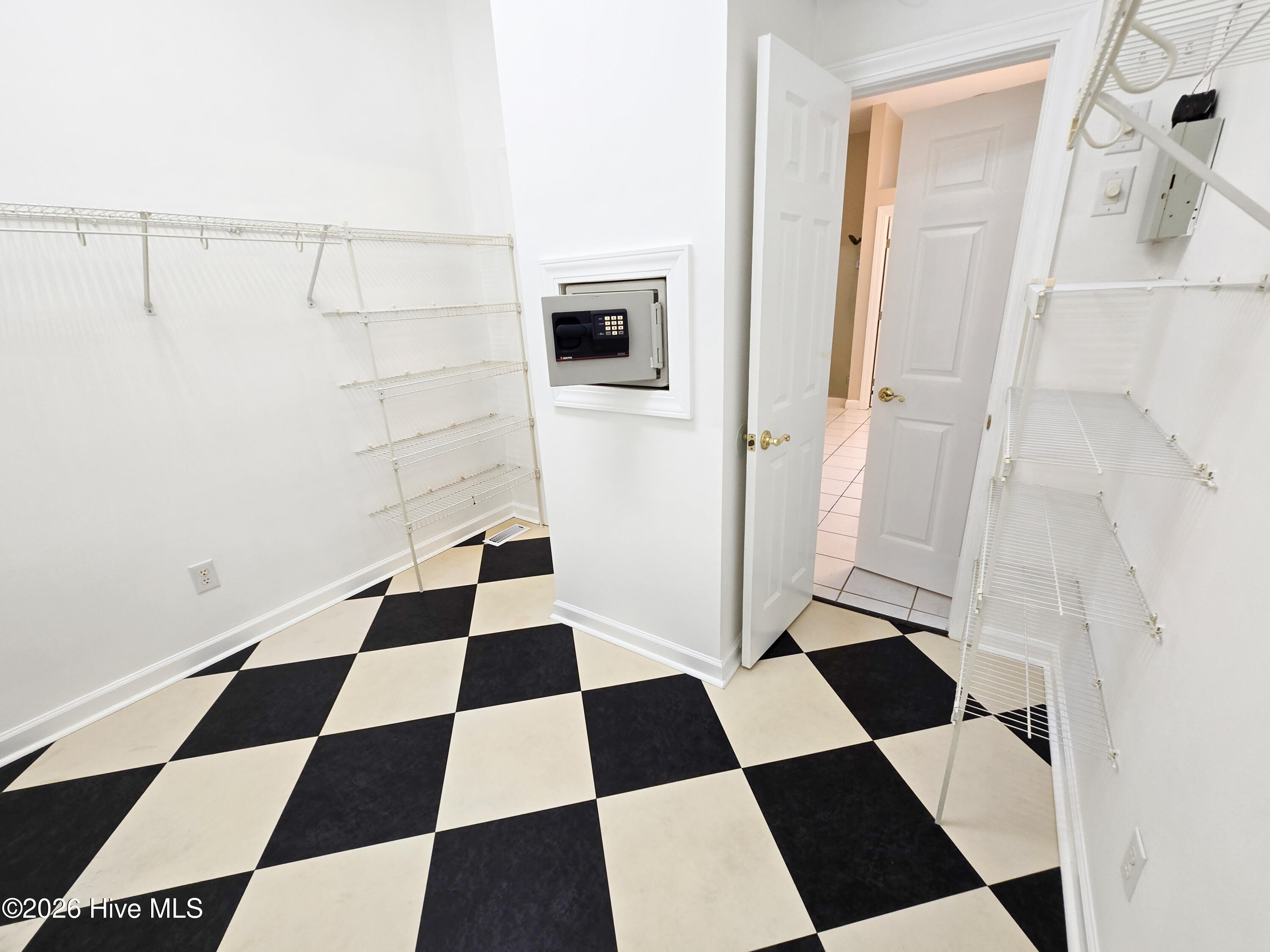 100558924 | Photo 27