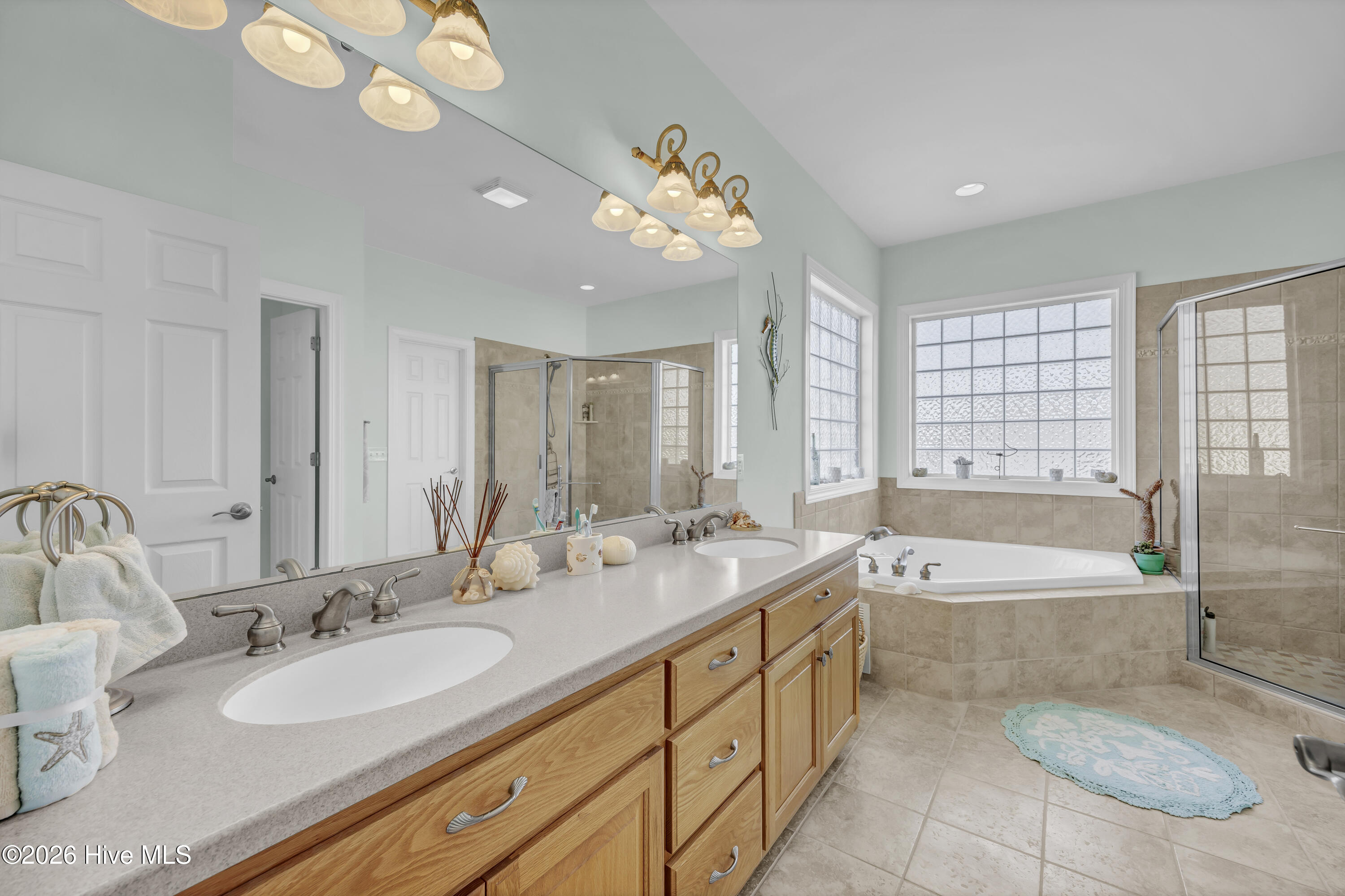 100560542 | Photo 21