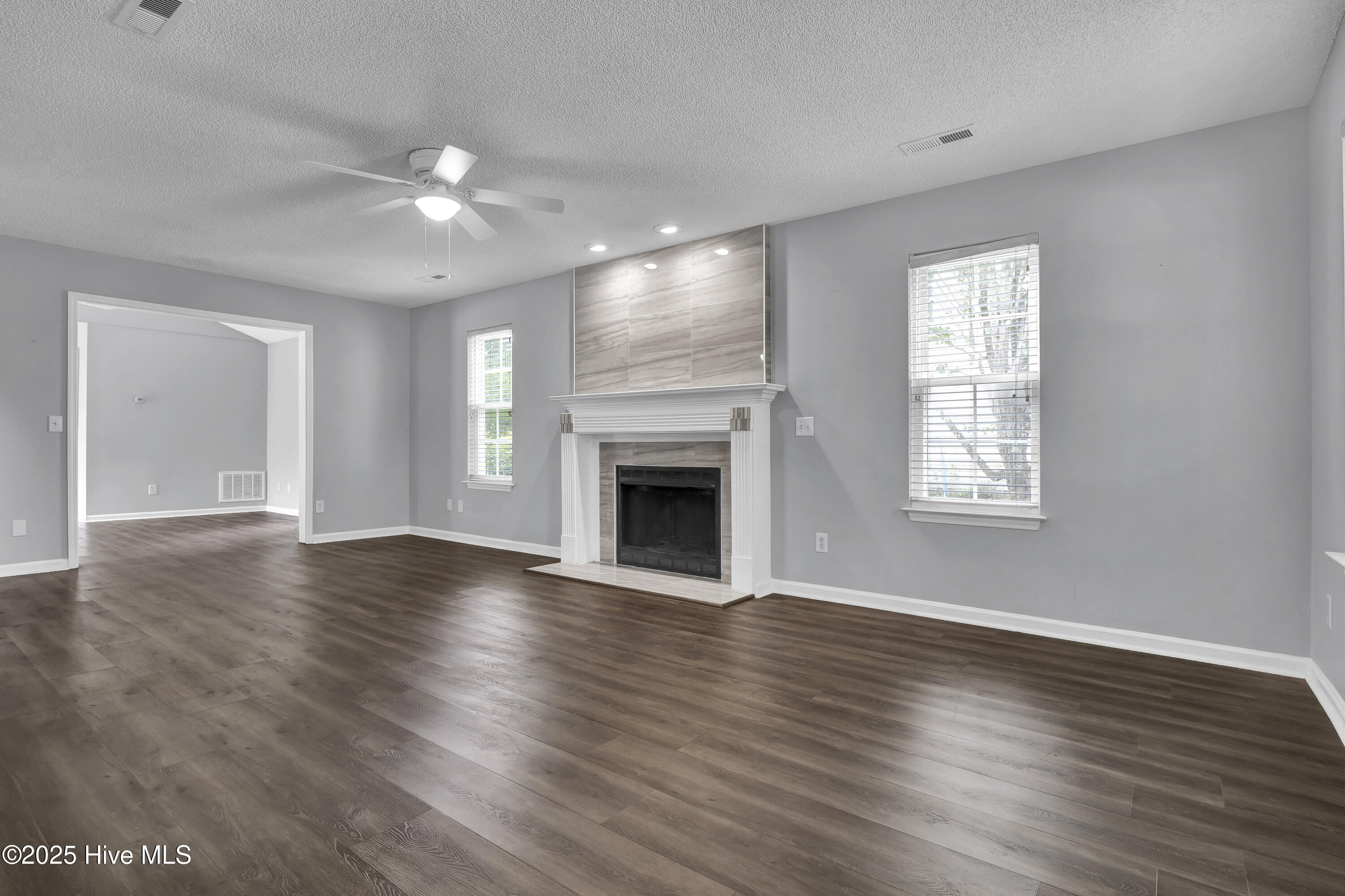 100544266 | Photo 11