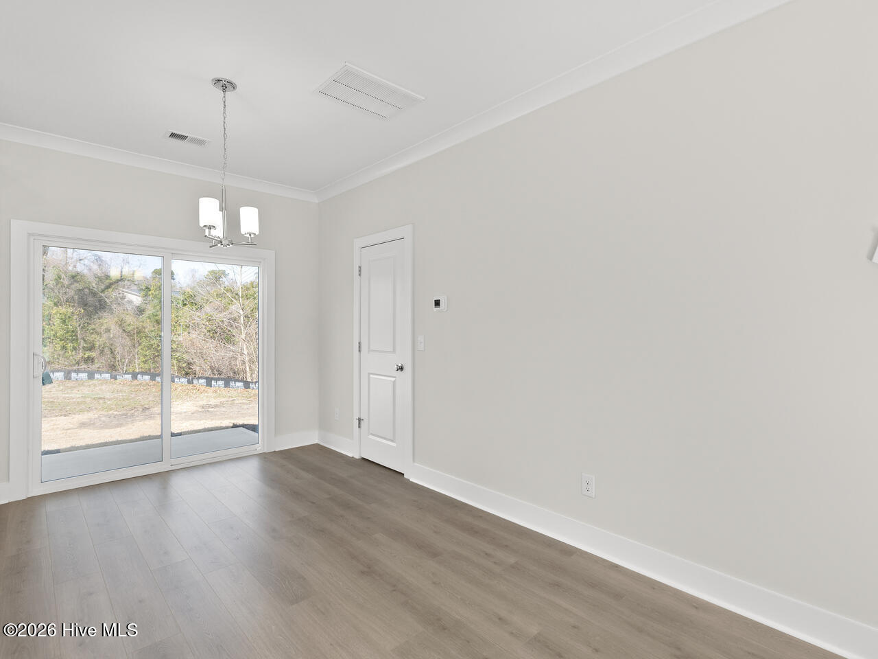 100532361 | Photo 19