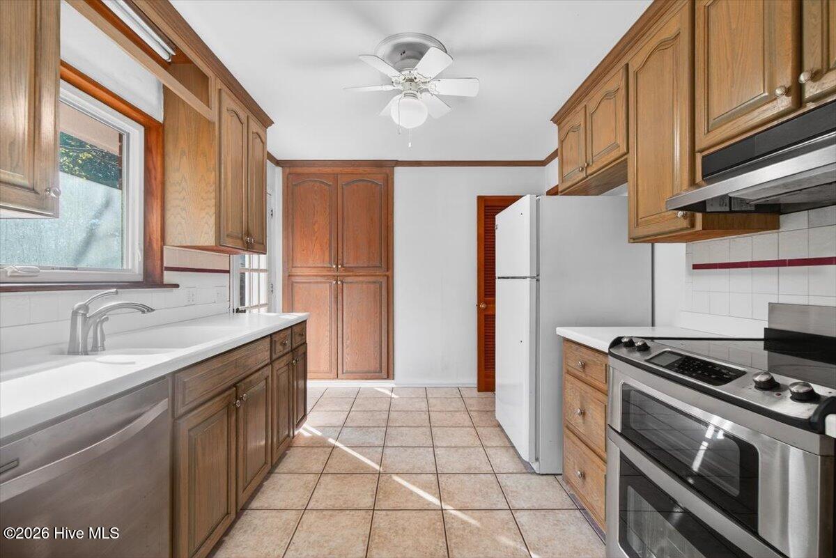 100552143 | Photo 14