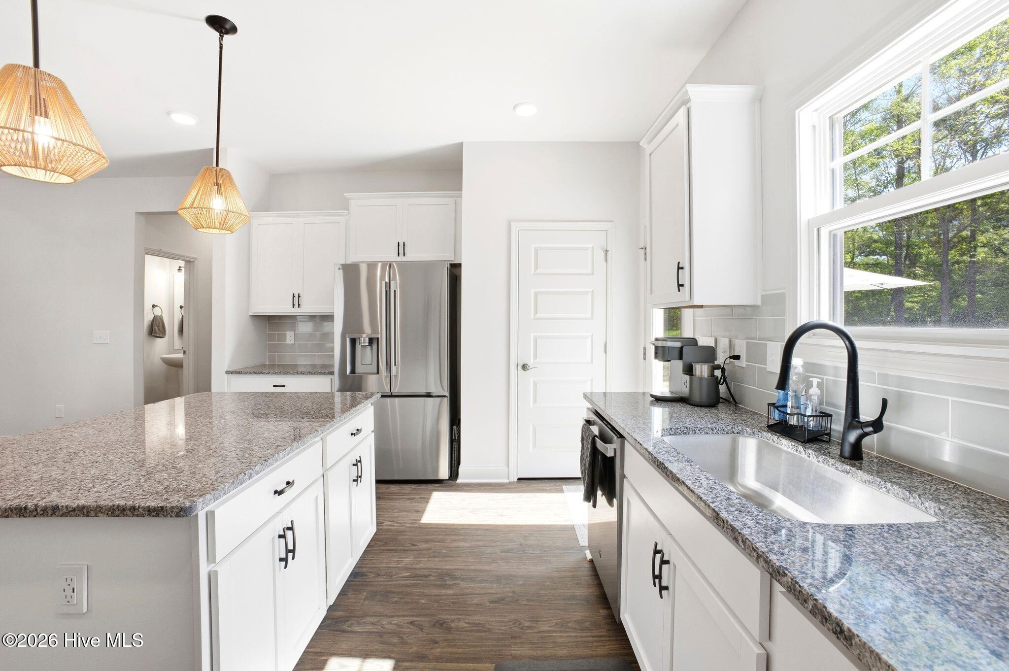 100568135 | Photo 27